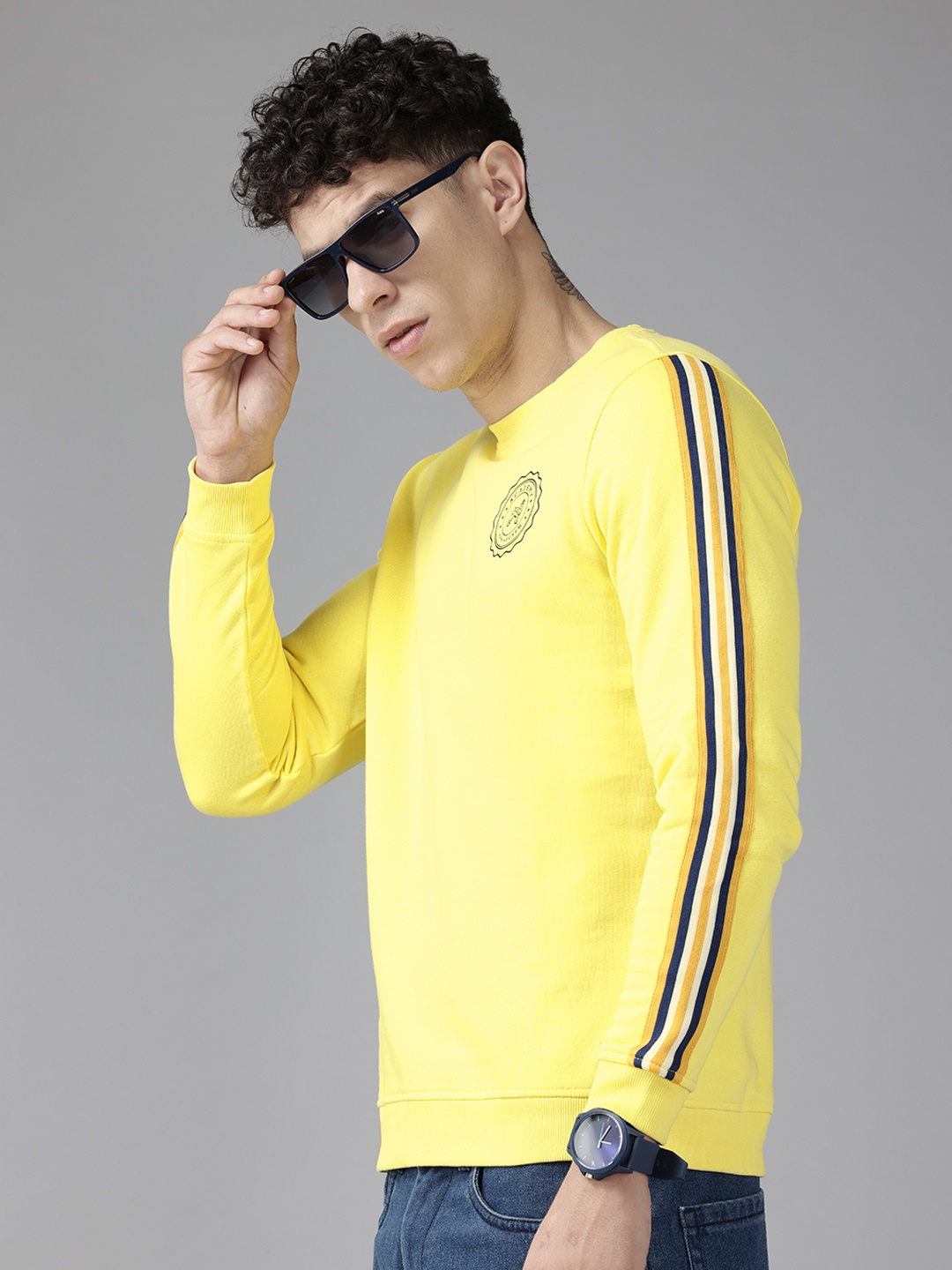 

Van Heusen Sport Men Striped Detail Sweatshirt, Yellow