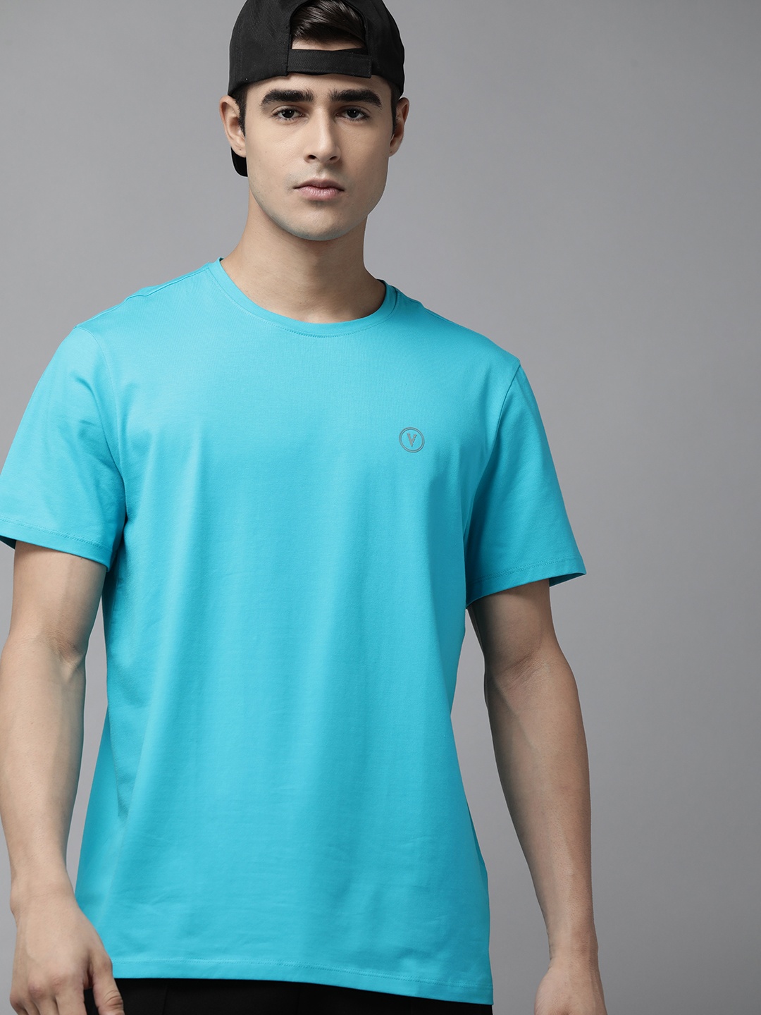 

Van Heusen Men Yoga Brand Logo Detail T-shirt, Turquoise blue