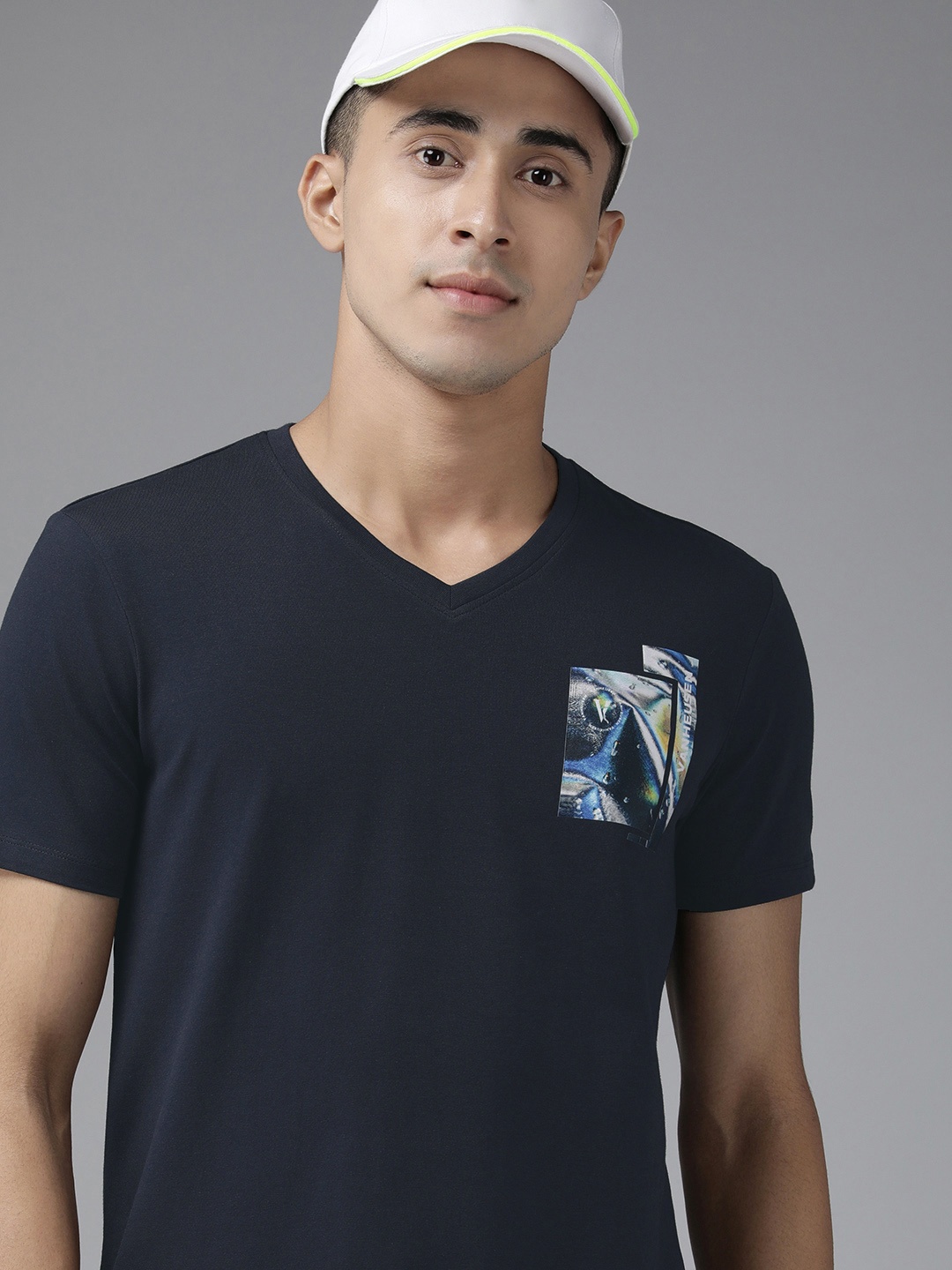 

Van Heusen Men Printed V-Neck Slim Fit Sports Yoga T-shirt, Navy blue