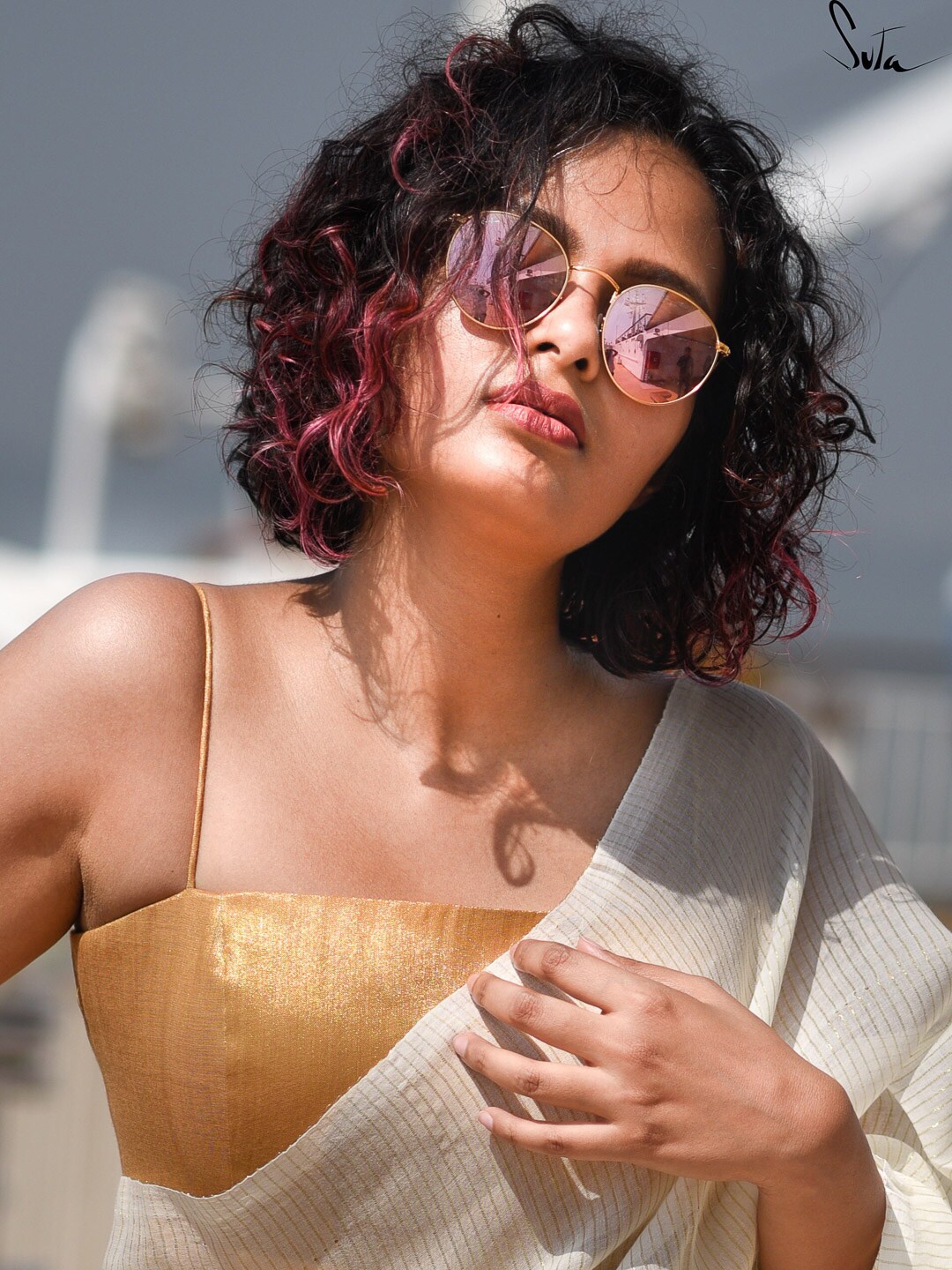 

Suta Gold-Toned Solid Saree Blouse