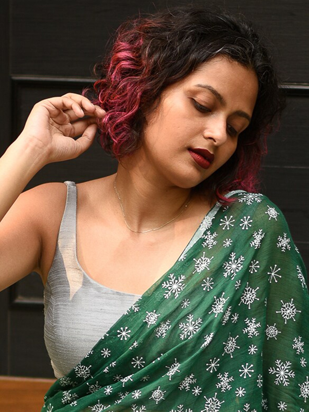 

Suta Silver-Toned Solid Saree Blouse