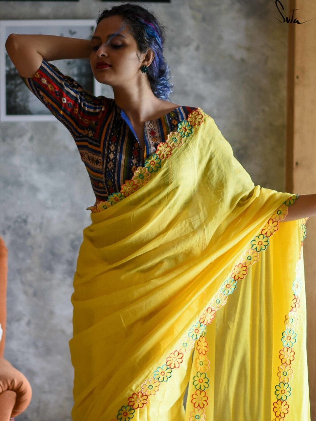

Suta Women Navy Blue & Yellow Geometric Printed Saree Blouse