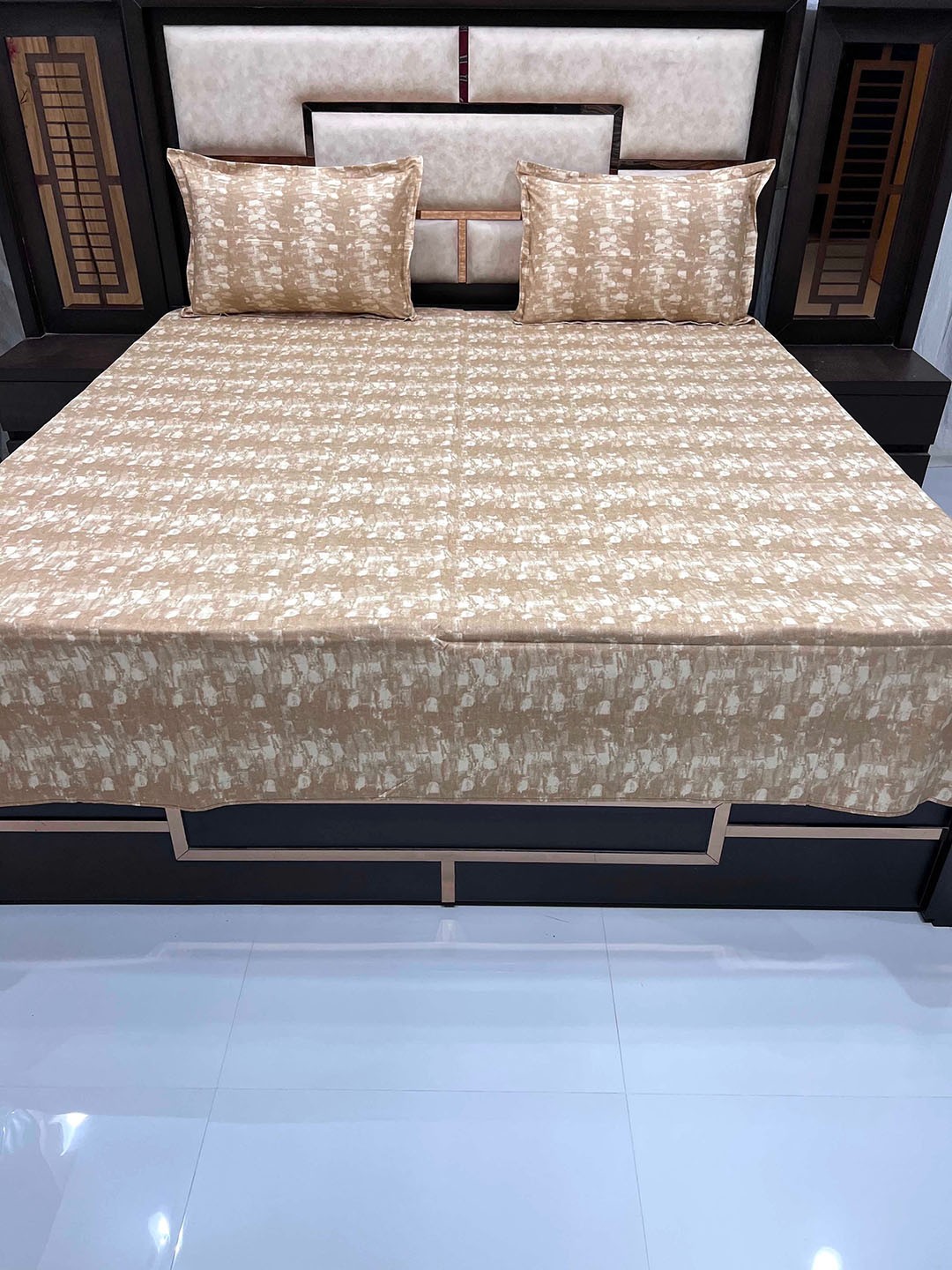 

Pure Decor Brown & Cream-Coloured 260 TC Queen Bedsheet with 2 Pillow Covers
