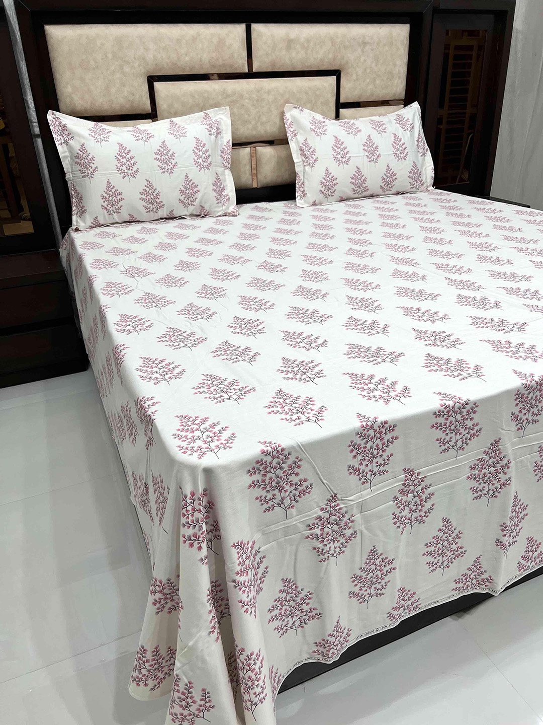 

Pure Decor Pink & White Floral 400 TC King Bedsheet with 2 Pillow Covers