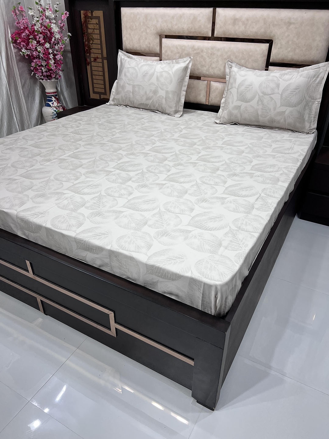 

Pure Decor Unisex Beige 400 TC Floral Print Pure Cotton King Size Bedsheet
