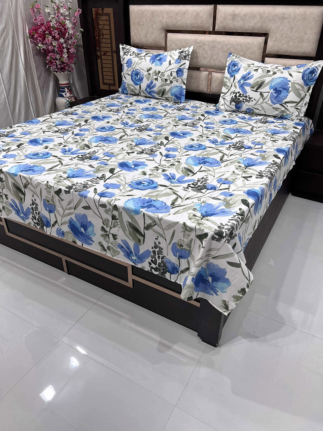 Pure Decor Blue Floral 260 TC Queen Bedsheet with 2 Pillow Covers