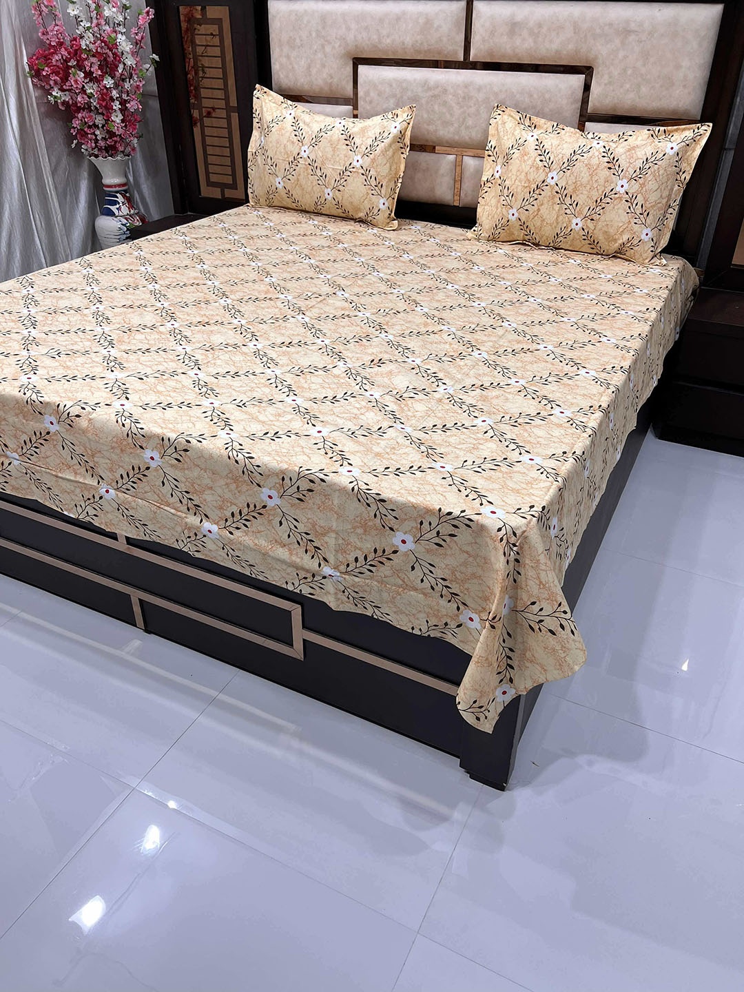 

Pure Decor Orange Floral 260 TC Queen Bedsheet with 2 Pillow Covers