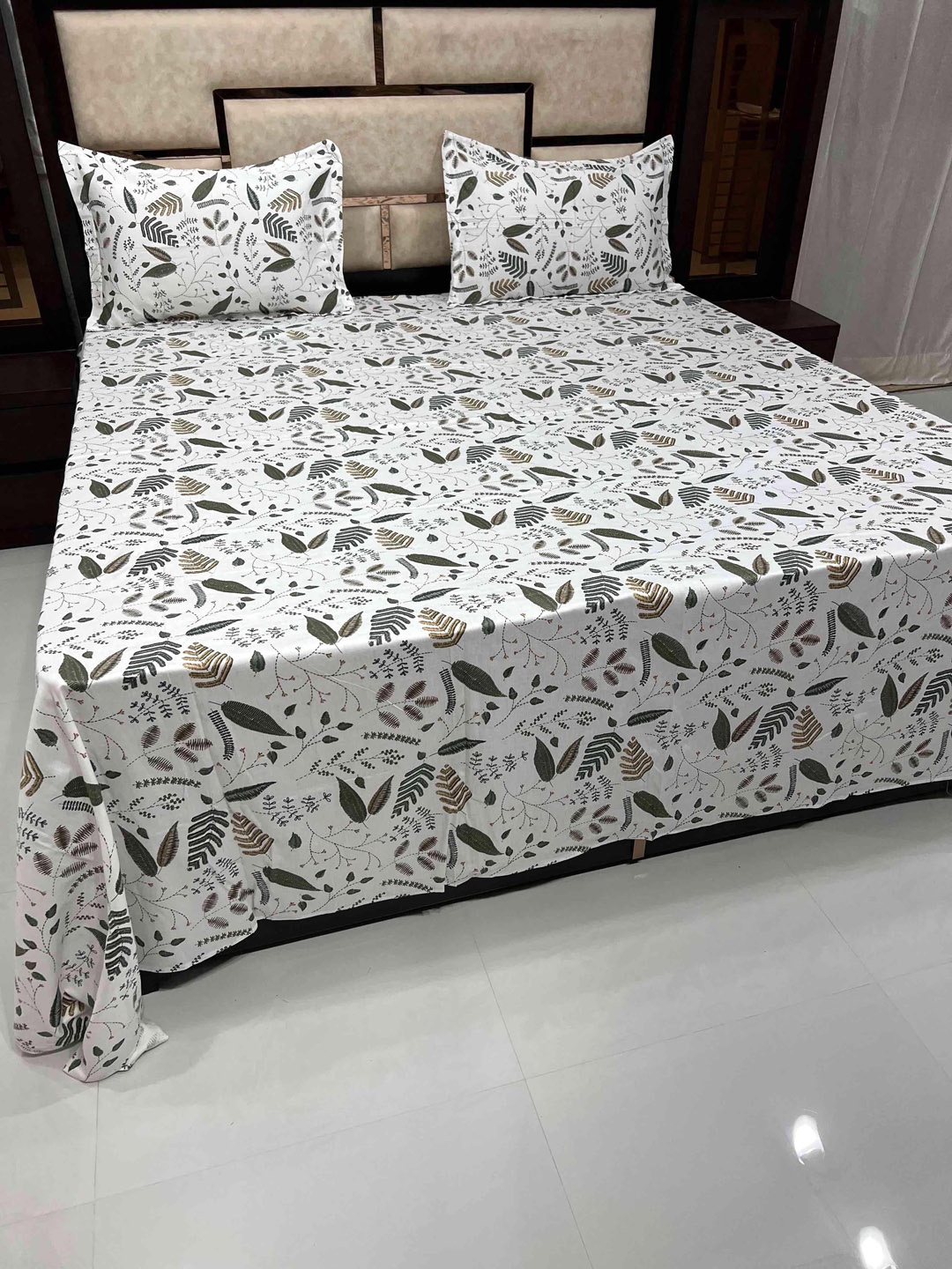 

Pure Decor Green & Off White Floral 400 TC King Bedsheet with 2 Pillow Covers