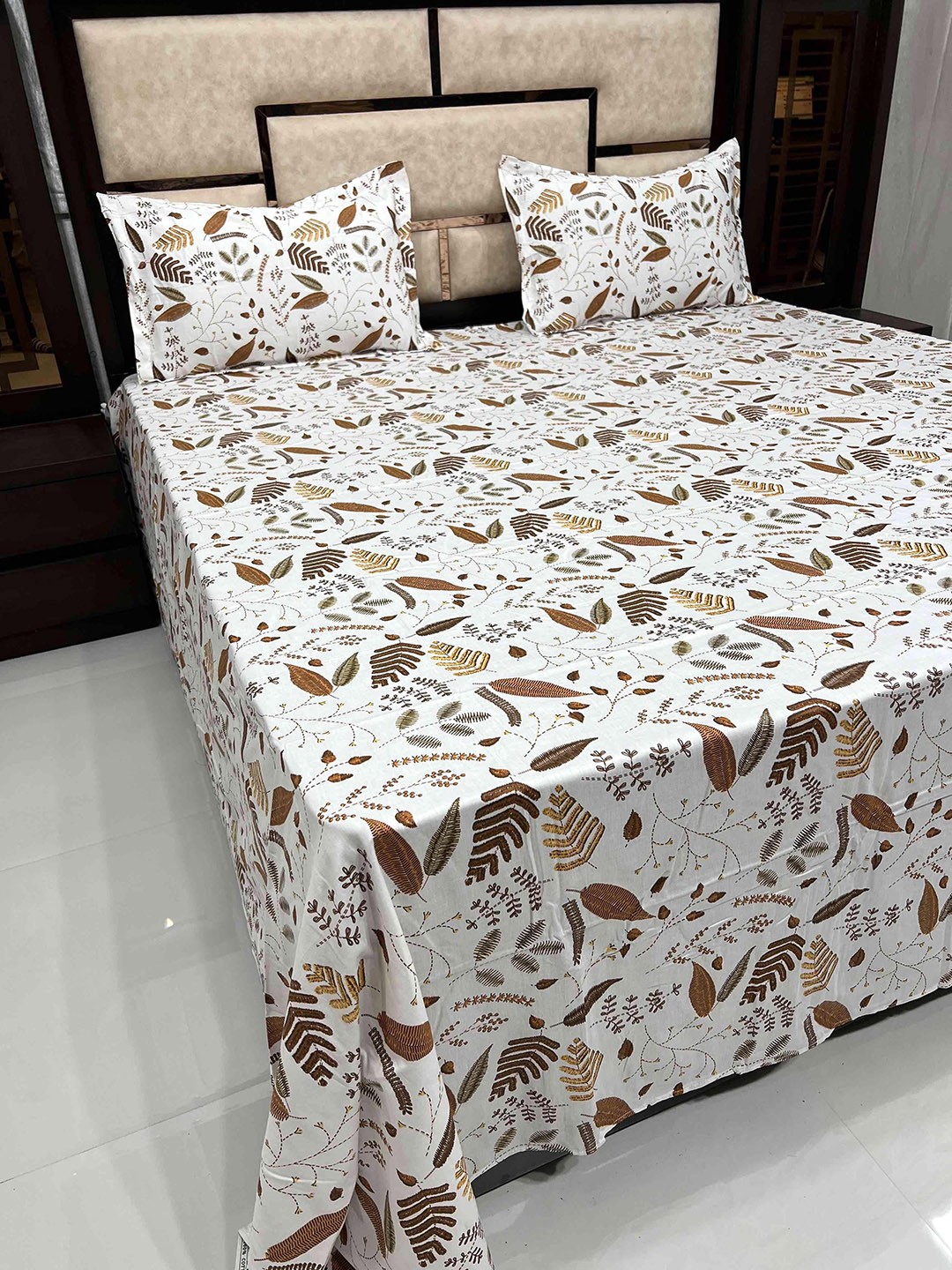 

Pure Decor Orange & White Floral 400 TC King Bedsheet with 2 Pillow Covers