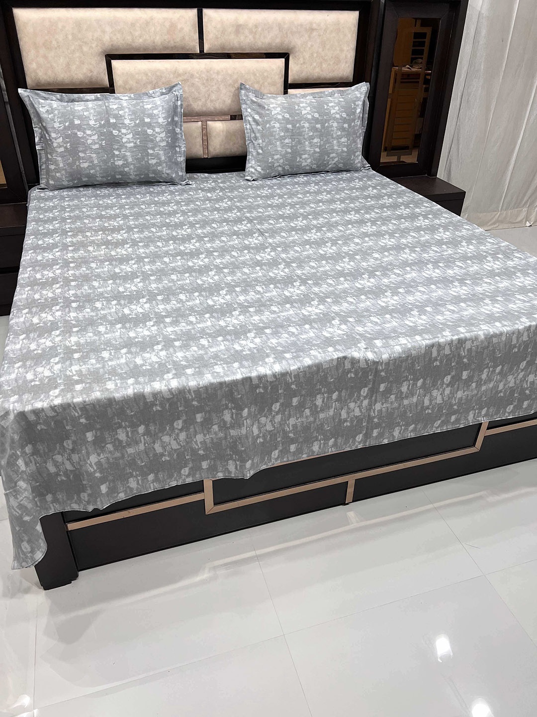 

Pure Decor Grey & Off White Printed 260 TC Queen Pure Cotton Bedsheet with 2 Pillow Covers