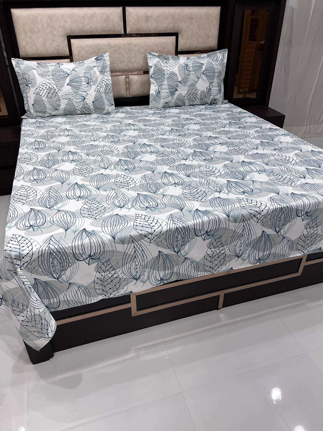 

Pure Decor Grey & Off White Floral 260 TC Pure Cotton Queen Bedsheet with 2 Pillow Covers