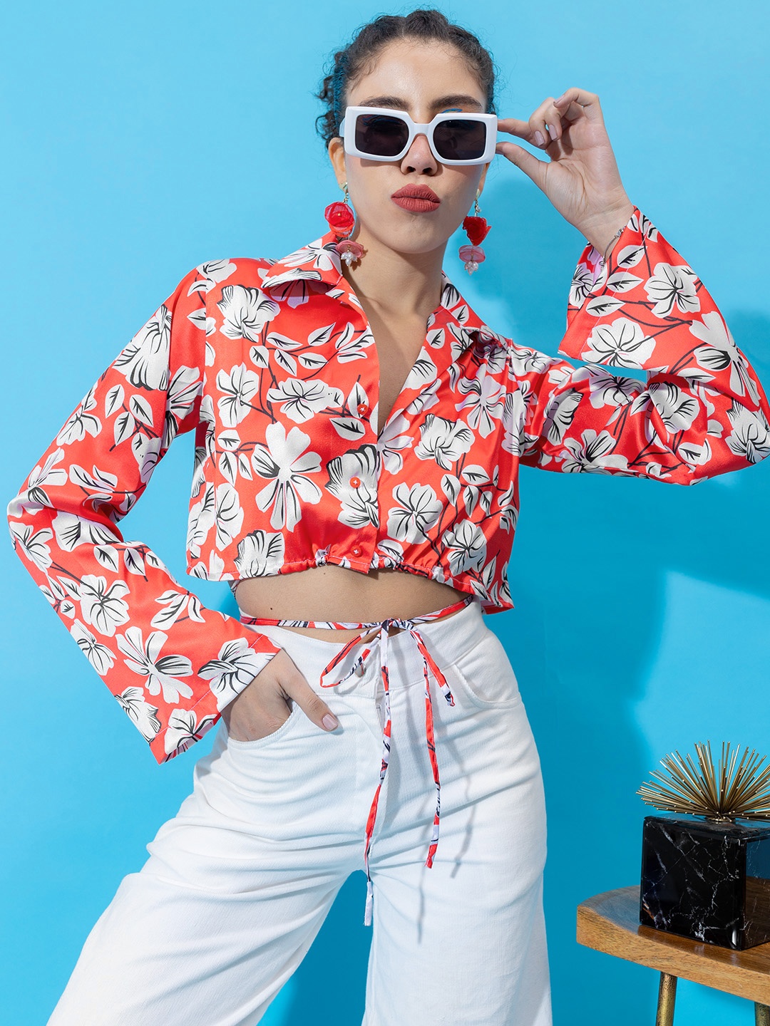 

Stylecast X Hersheinbox Floral Print Satin Shirt Style Crop Top, White