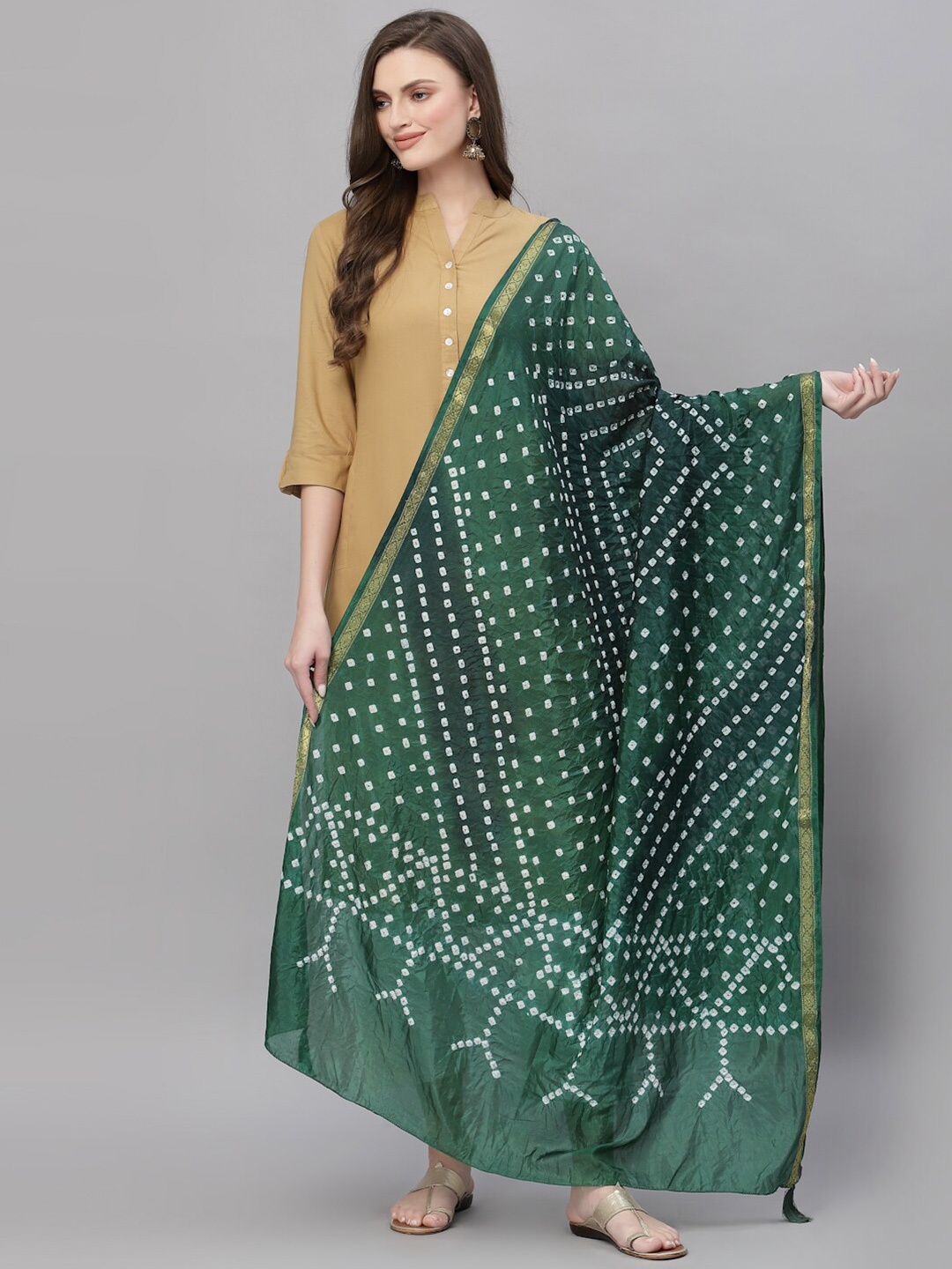 

Ragavi Green Bandhani Dupatta