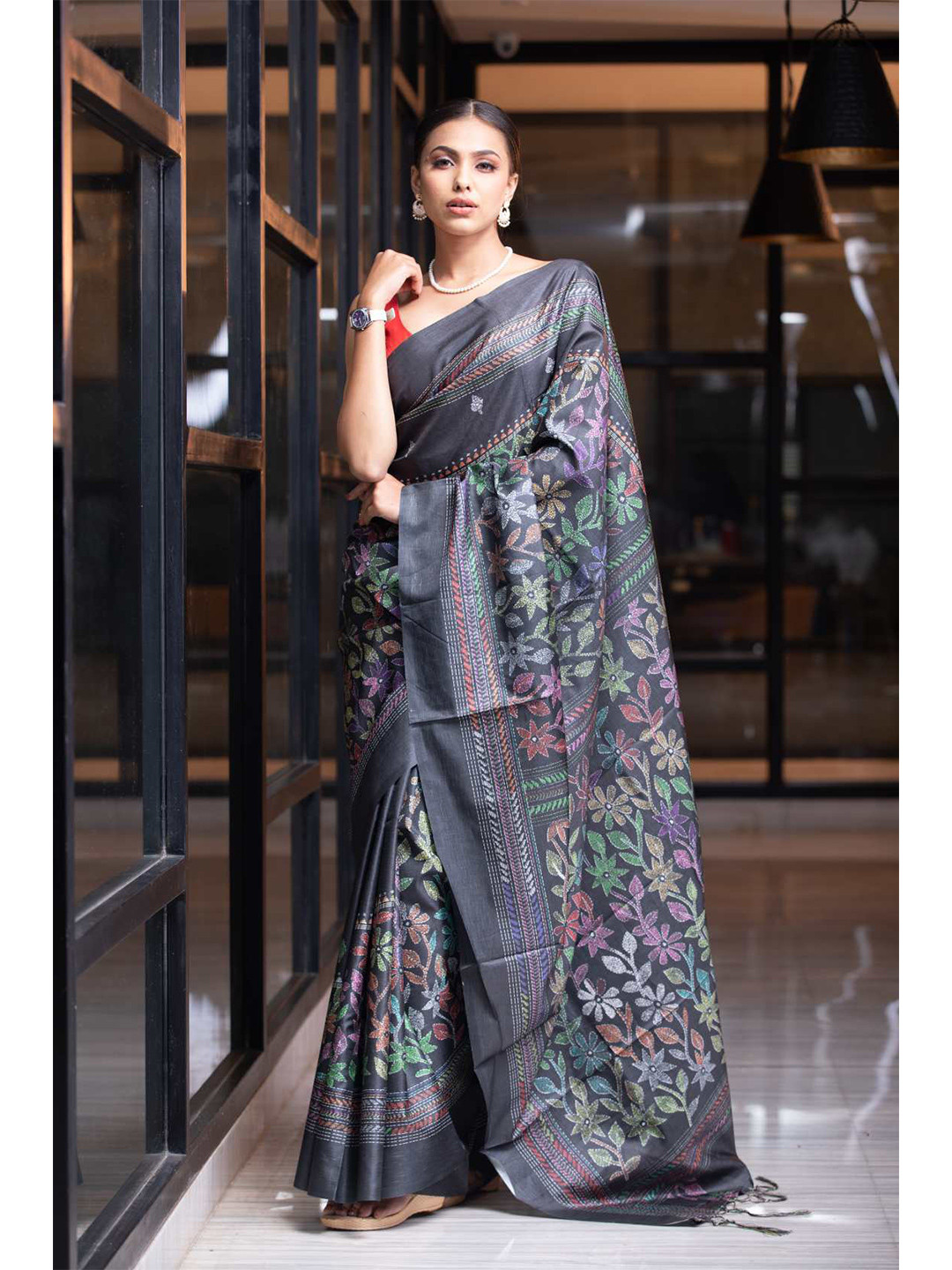 

KARAGIRI Grey & Pink Floral Silk Blend Saree