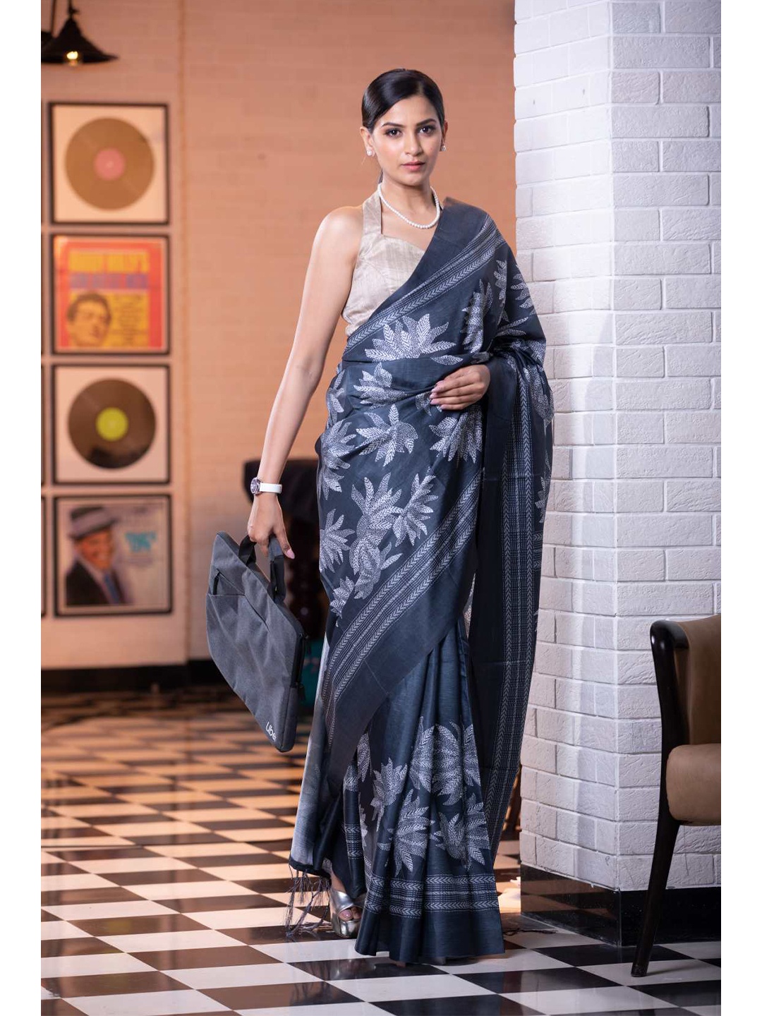 

KARAGIRI Blue & White Floral Silk Blend Saree