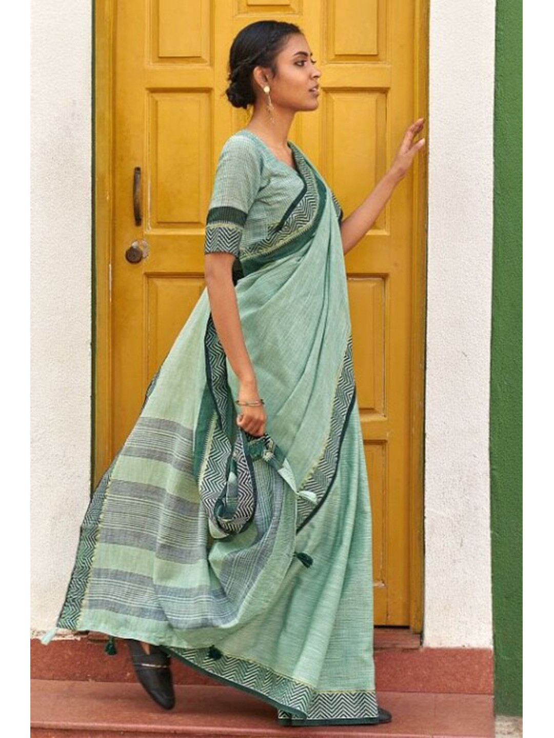 

KARAGIRI Green Linen Blend Saree