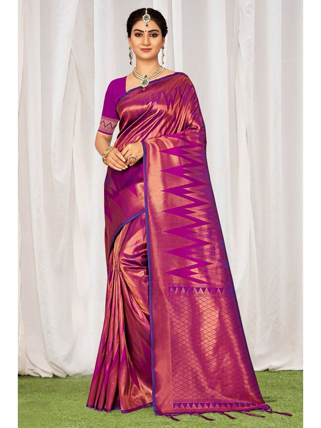 

KARAGIRI Purple & Pink Woven Design Zari Silk Blend Kanjeevaram Saree