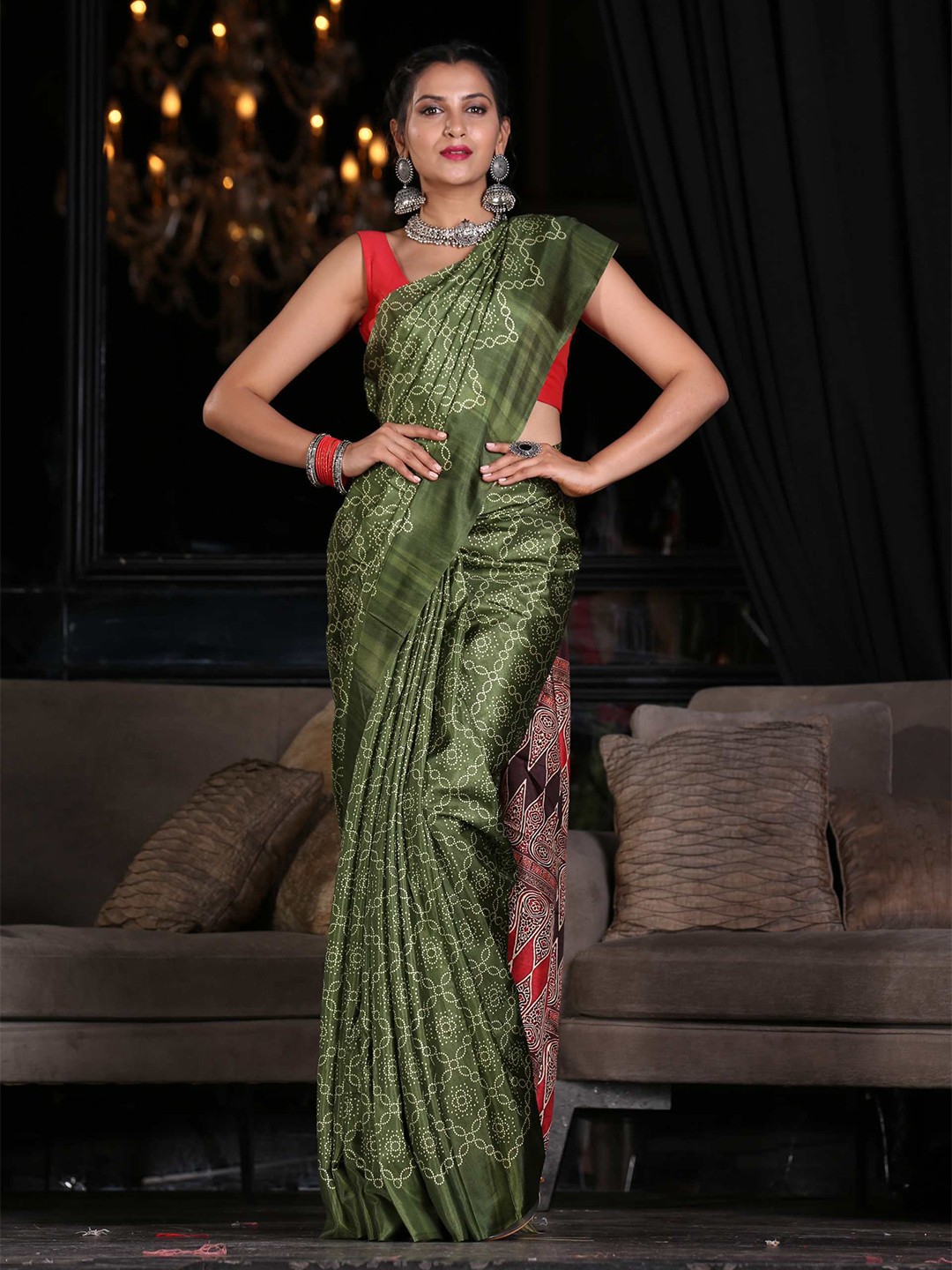

KARAGIRI Green & White Ethnic Motifs Printed Silk Blend Saree