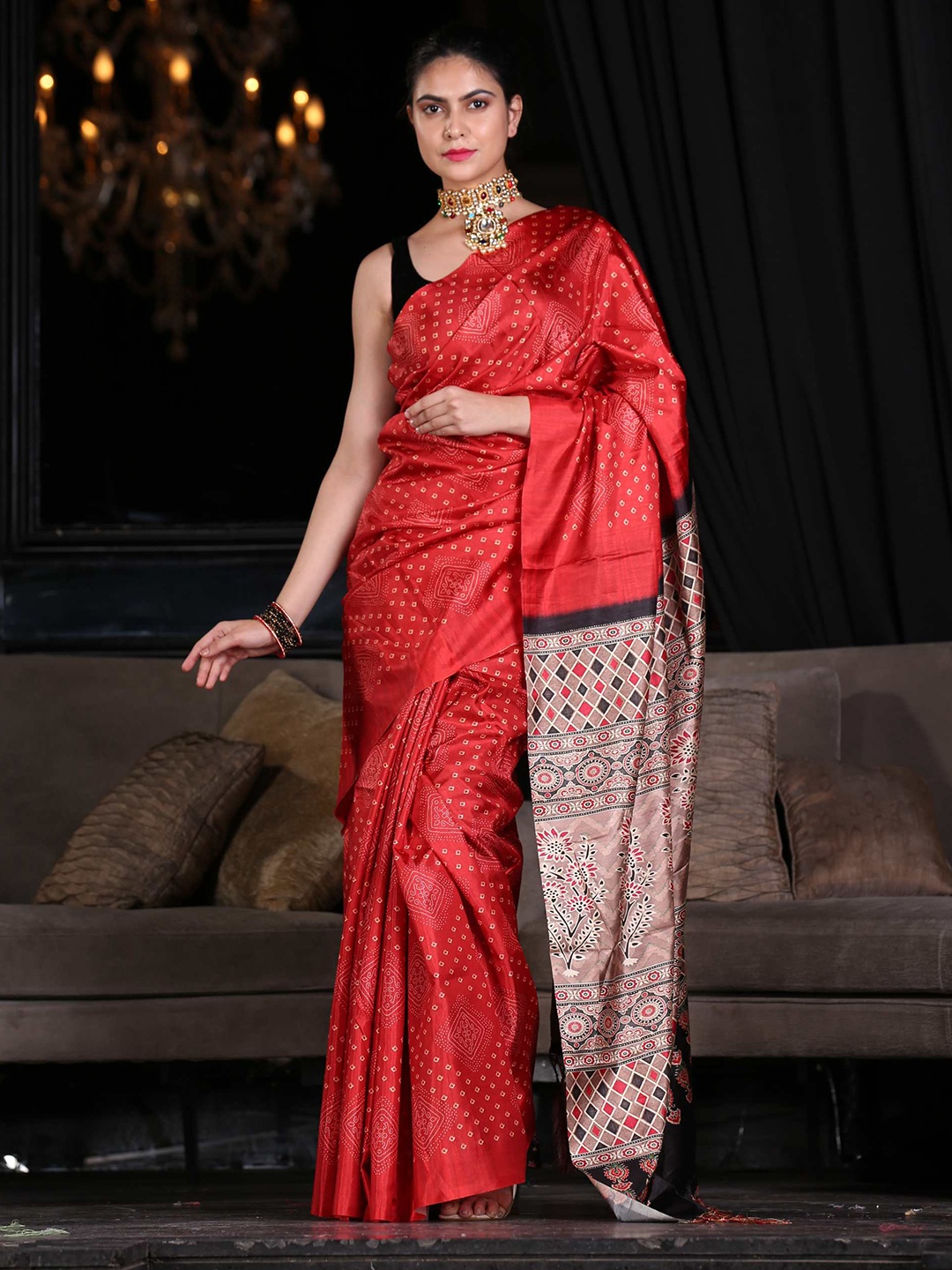 

KARAGIRI Red & Black Bandhani Silk Blend Saree