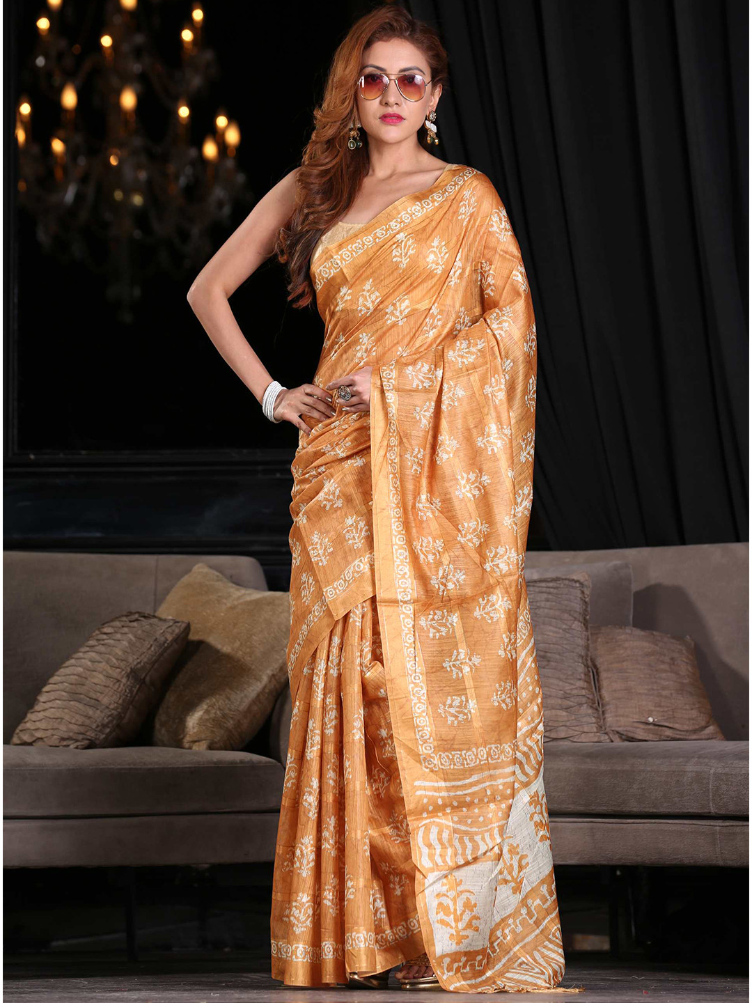 

KARAGIRI Yellow & White Floral Silk Blend Saree