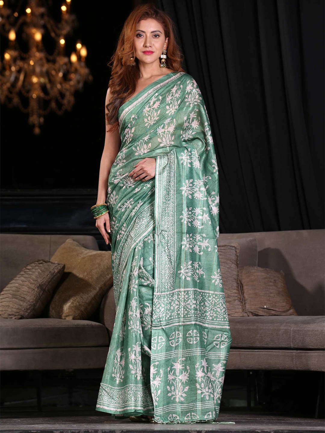 

KARAGIRI Green & Off White Floral Silk Blend Saree