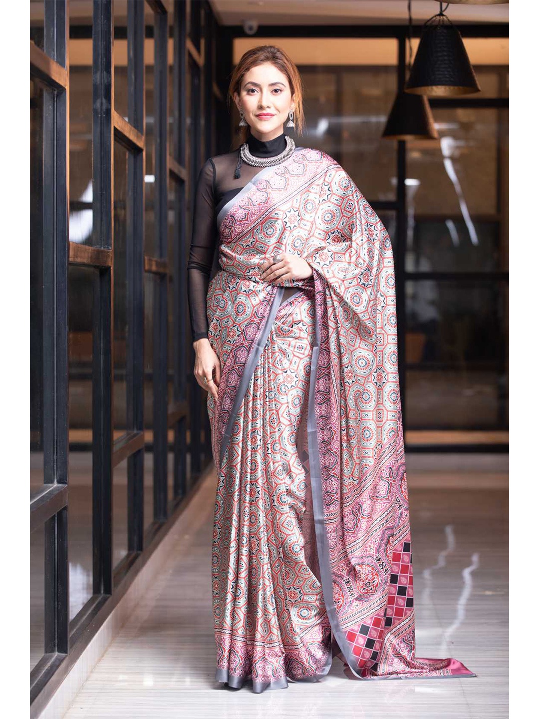 

KARAGIRI Grey & Red Silk Blend Saree