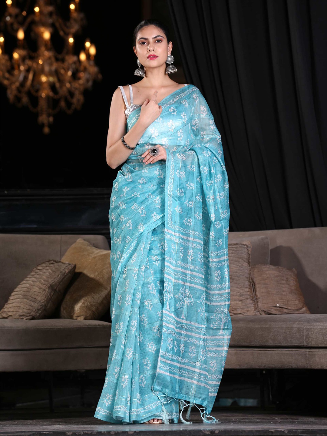 

KARAGIRI Blue & Off White Floral Silk Blend Saree