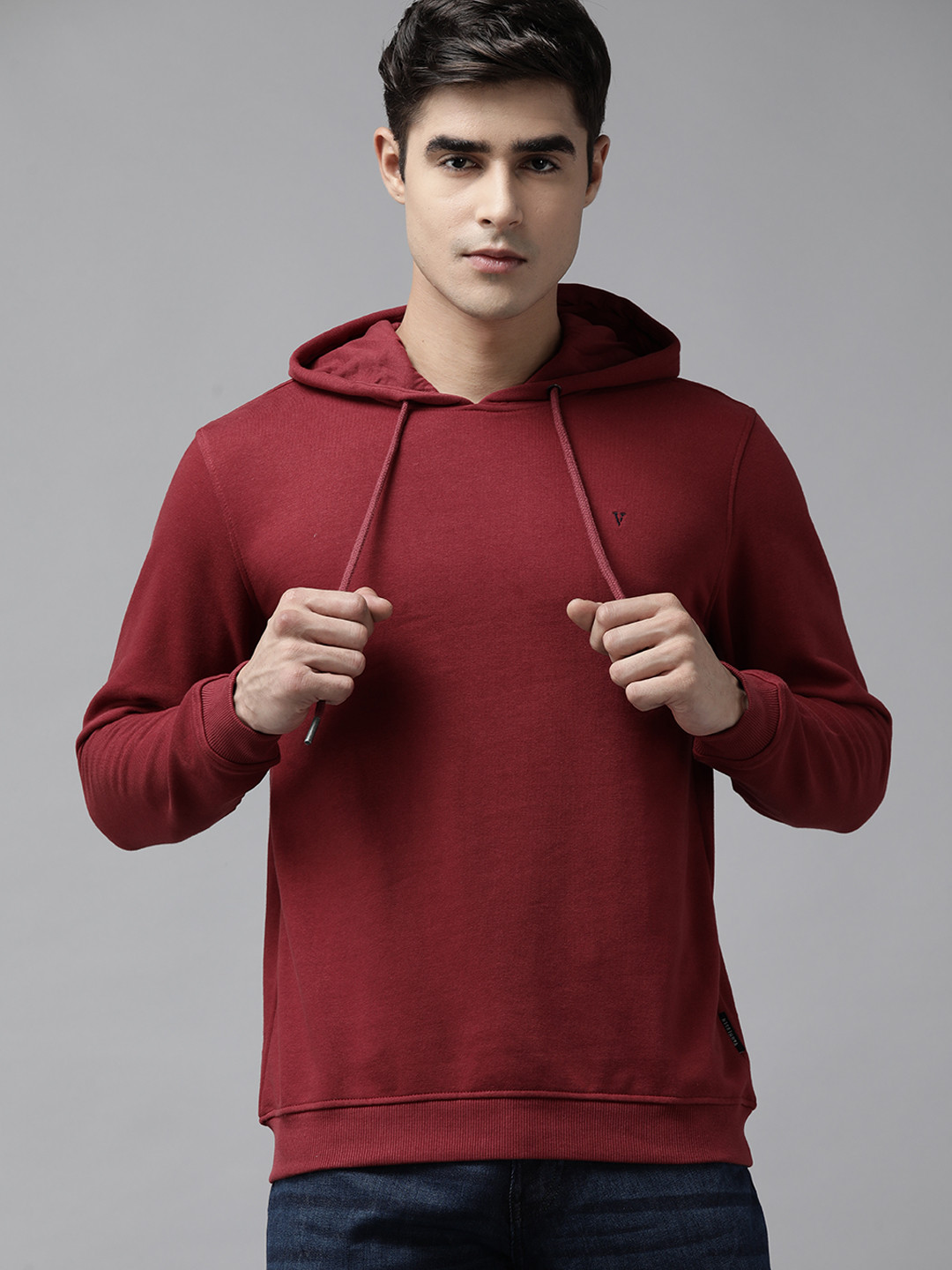 

Van Heusen Men Maroon Hooded Solid Sweatshirt