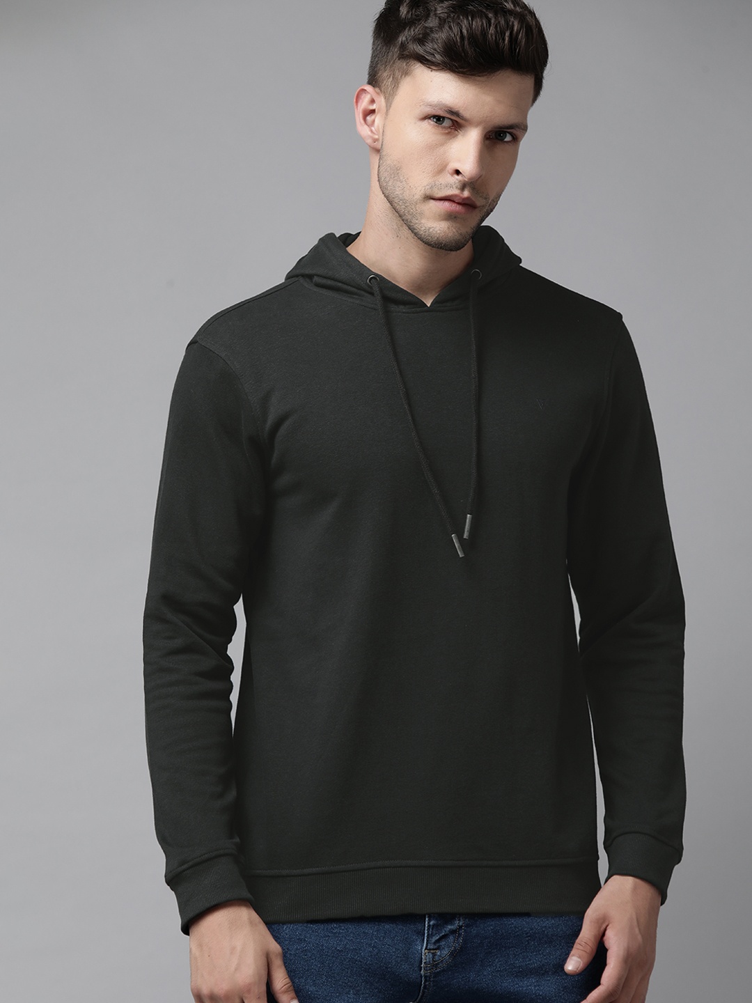 

Van Heusen Men Black Hooded Solid Sweatshirt