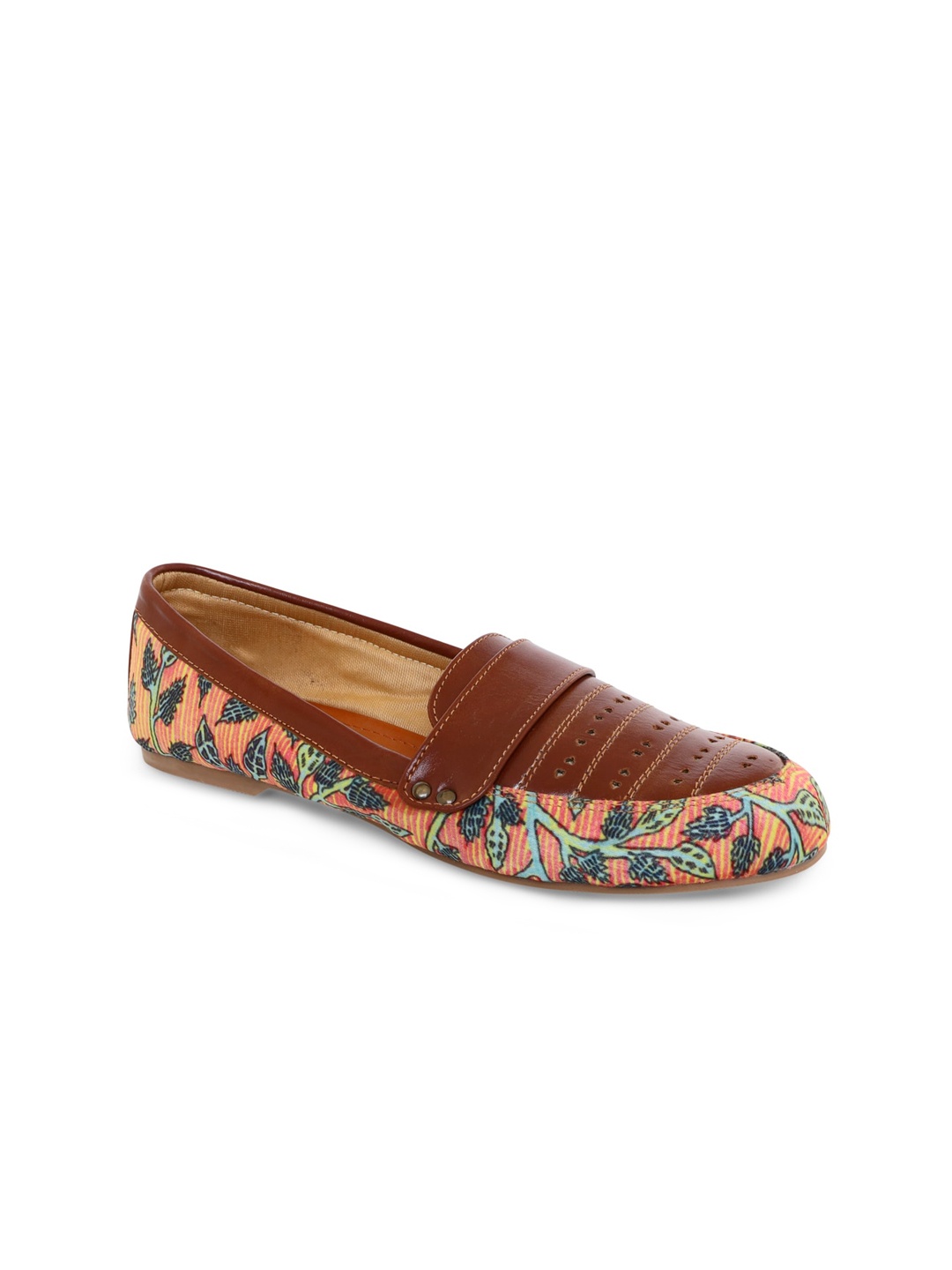 

Kanvas Women Multicoloured Printed Ethnic Mojaris Flats, Multi