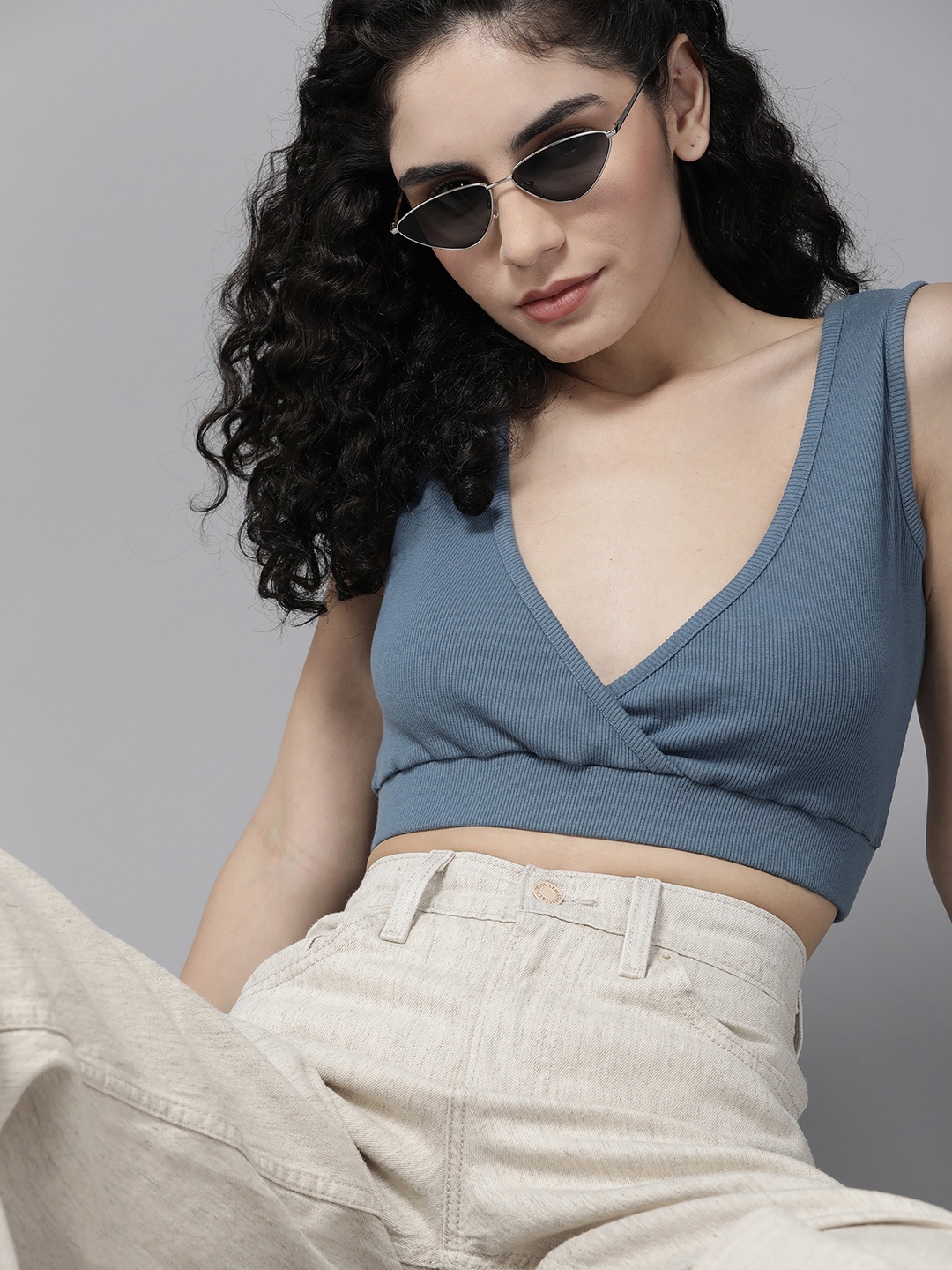 

Roadster Woman V-Neck Crop Top, Blue