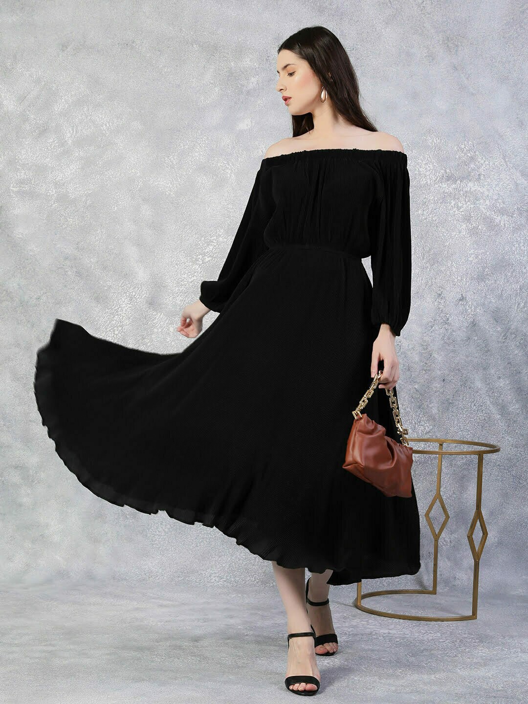 

TheBlackLover Black Off-Shoulder Midi Dress