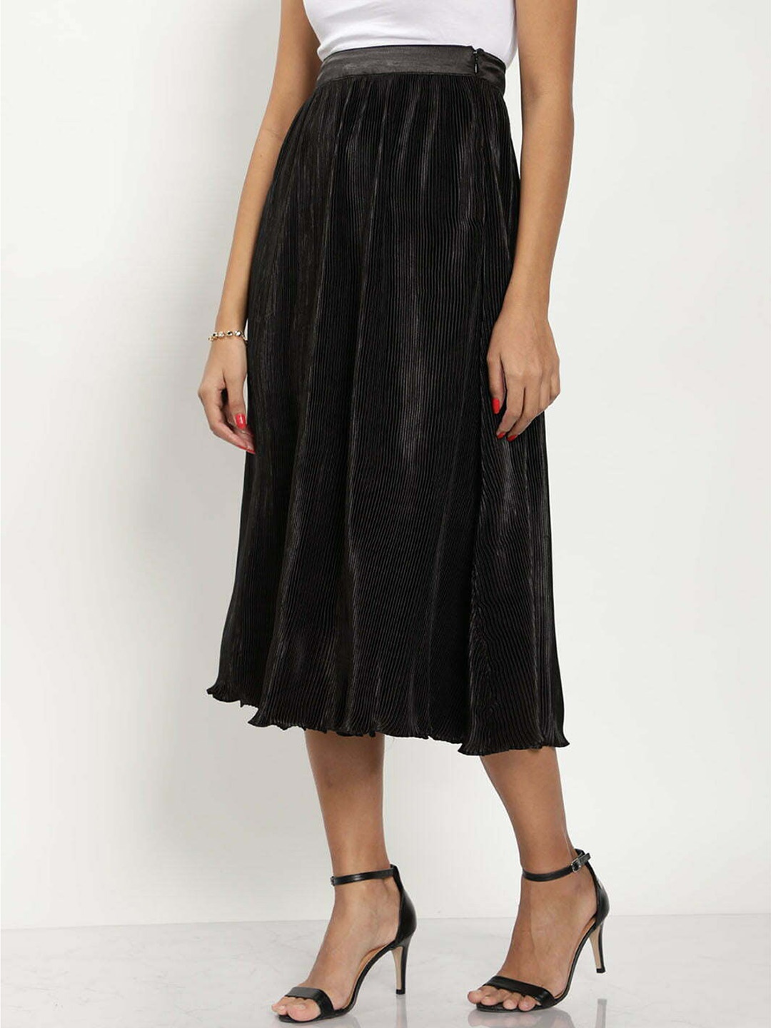 

TheBlackLover Women Black Solid Pleated Midi Skirt