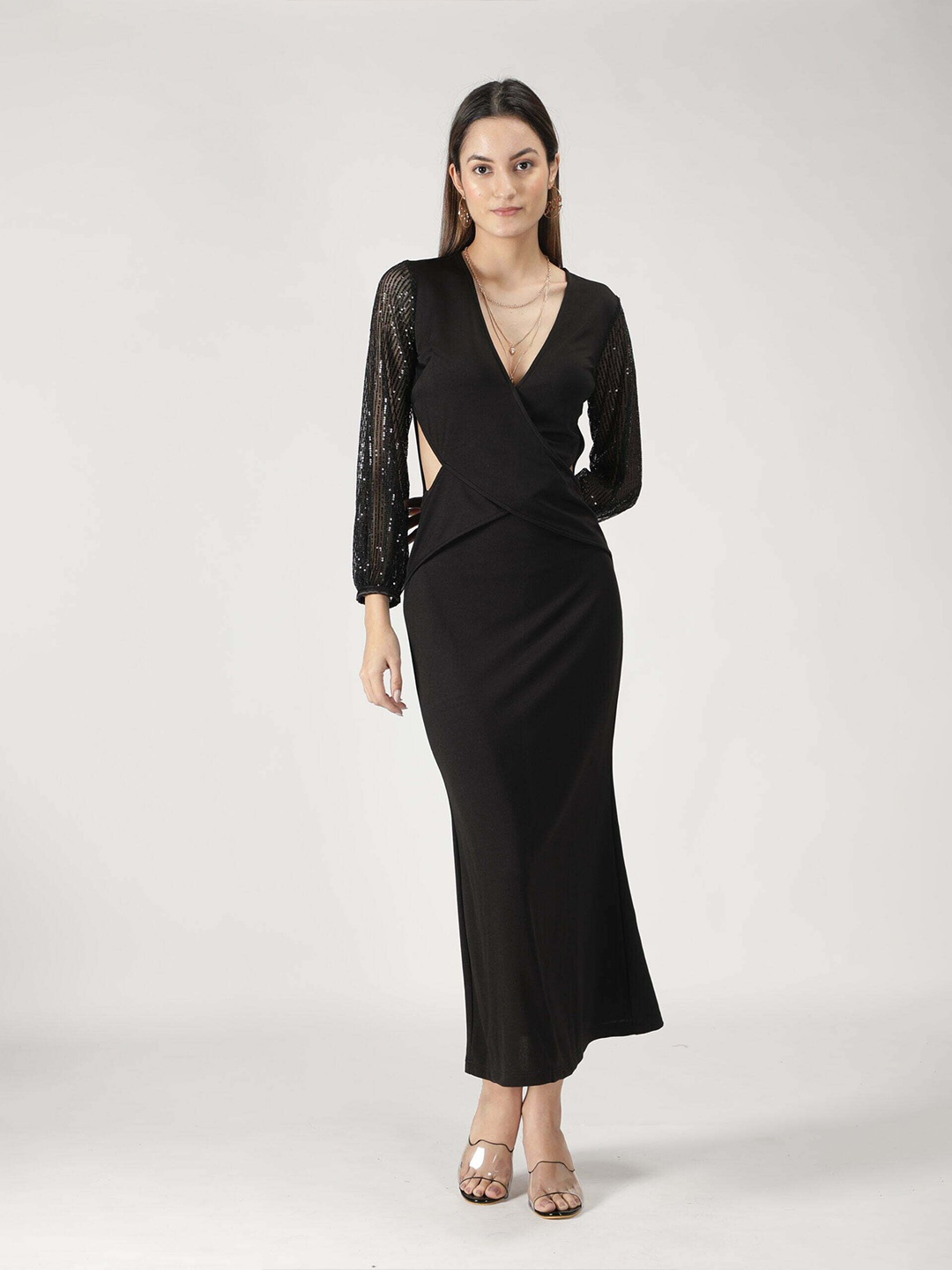 

TheBlackLover Black Solid Midi Dress