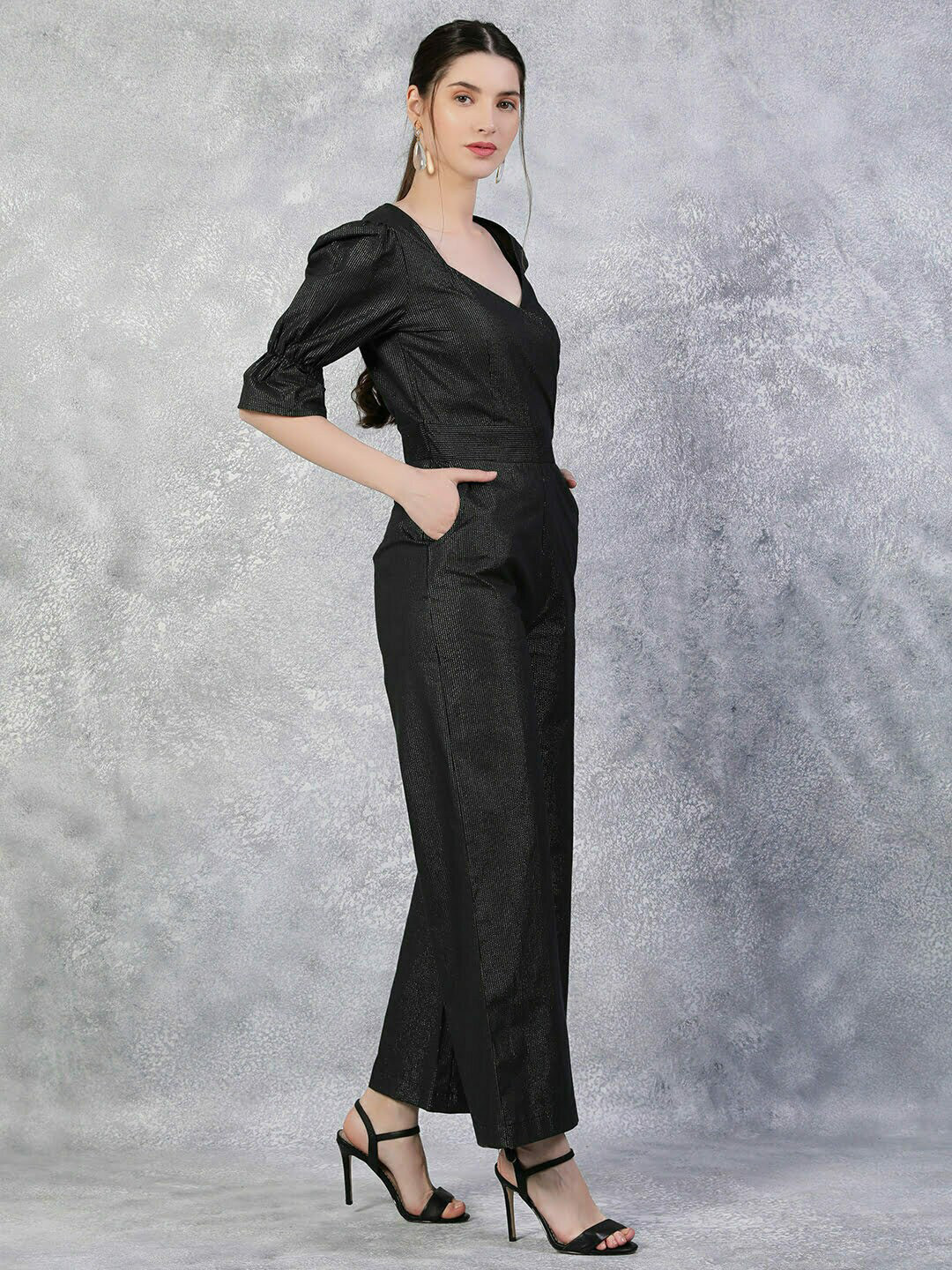 

TheBlackLover Black Striped Basic Jumpsuit