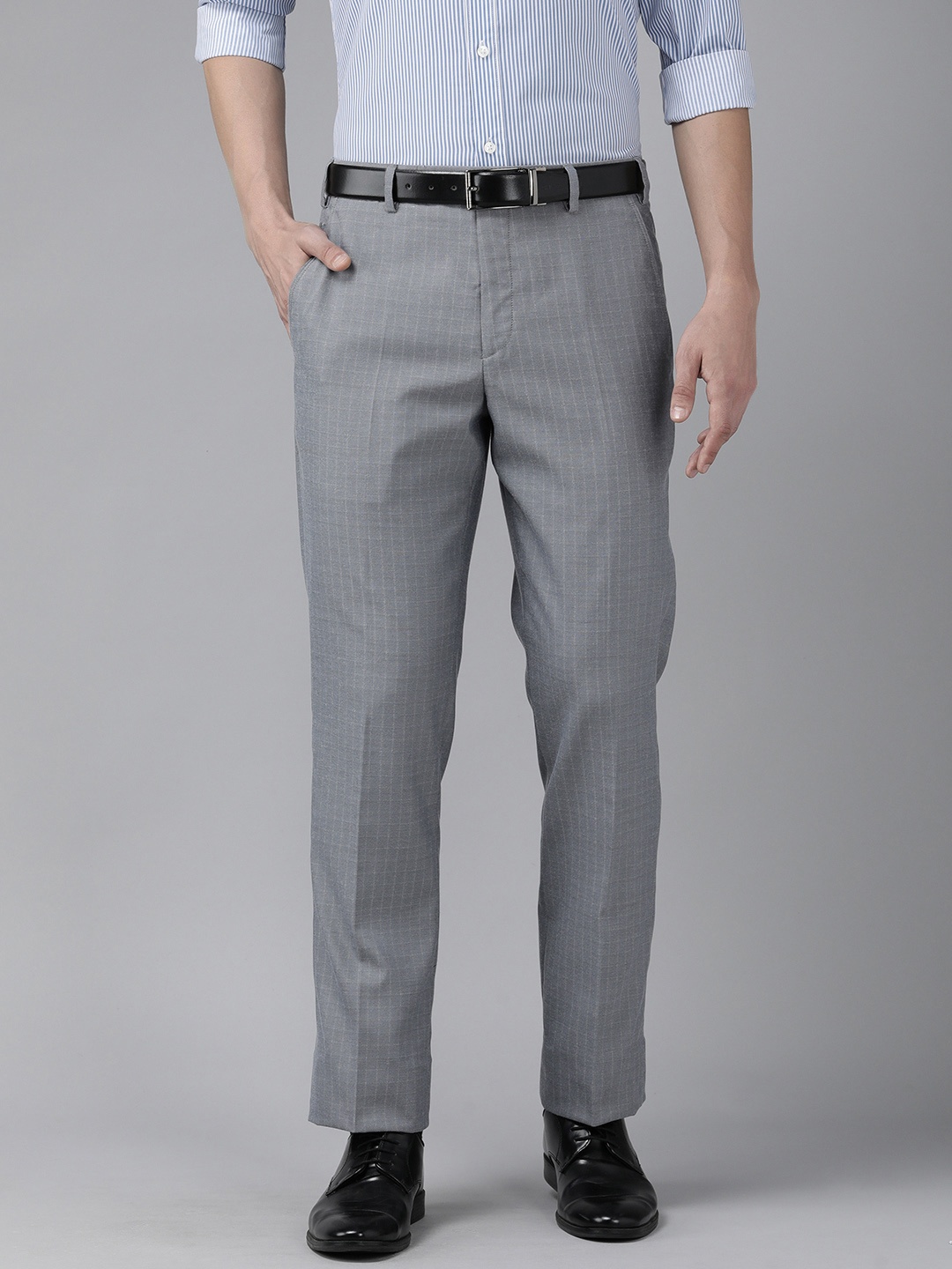 

Park Avenue Men Grey Checked Trousers
