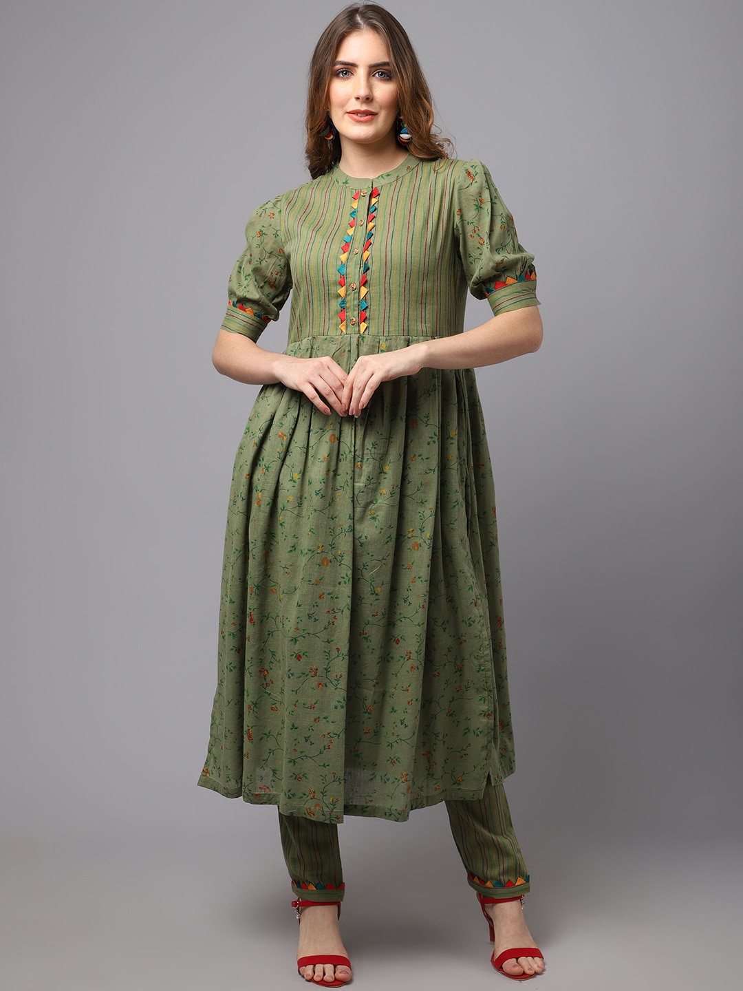 

Tulsattva Women Olive Green Floral Printed Pure Cotton Kurta with Trousers