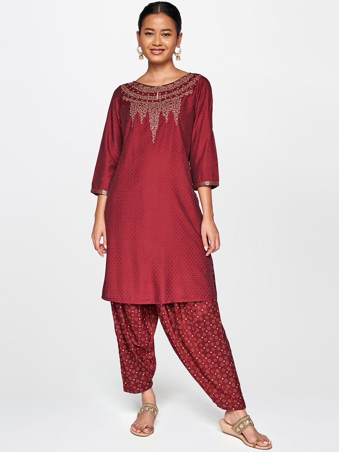

Global Desi Women Maroon Regular Thread Work Kurta with Churidar