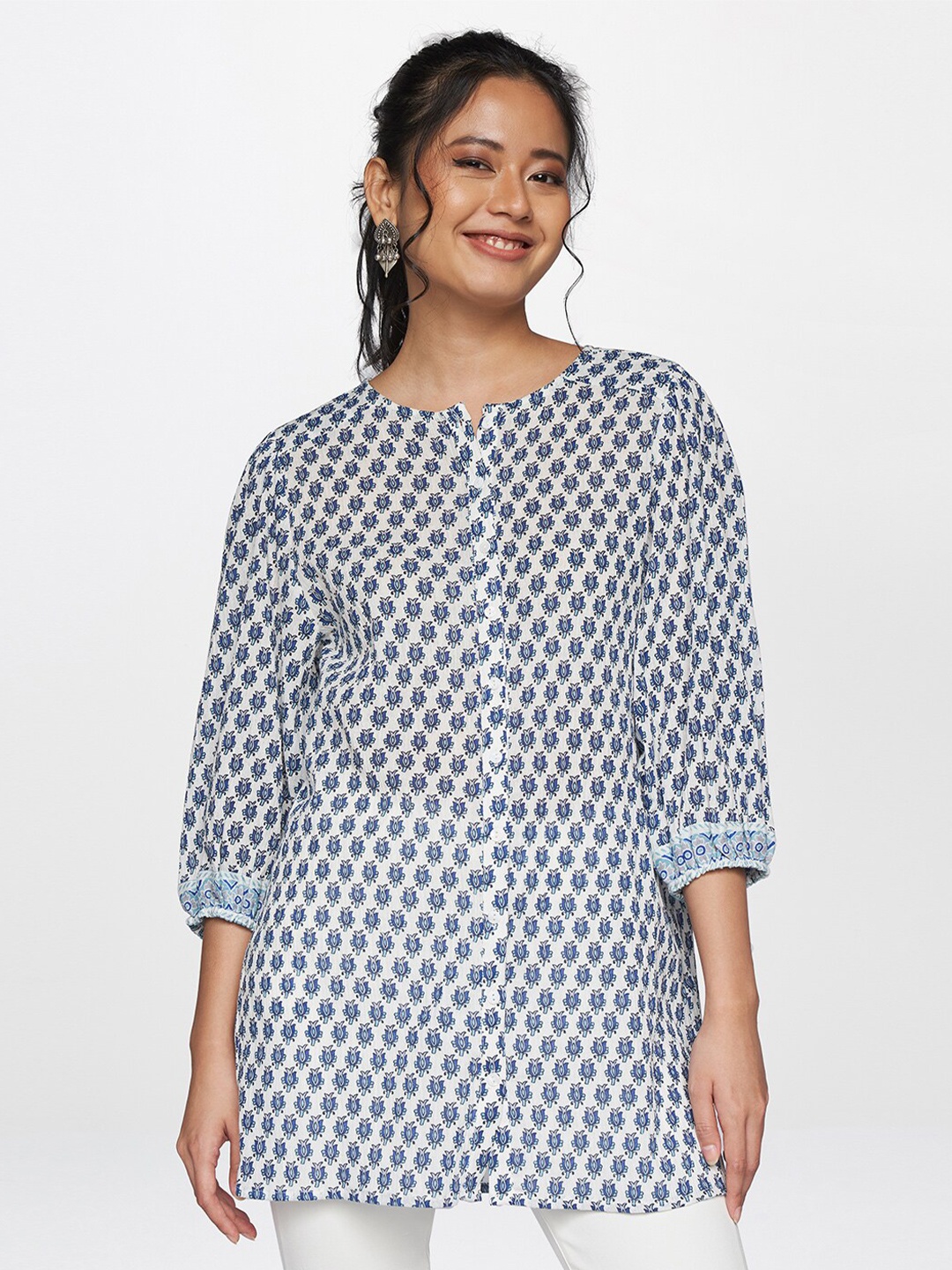 

Global Desi Blue & White Printed Cotton Tunic