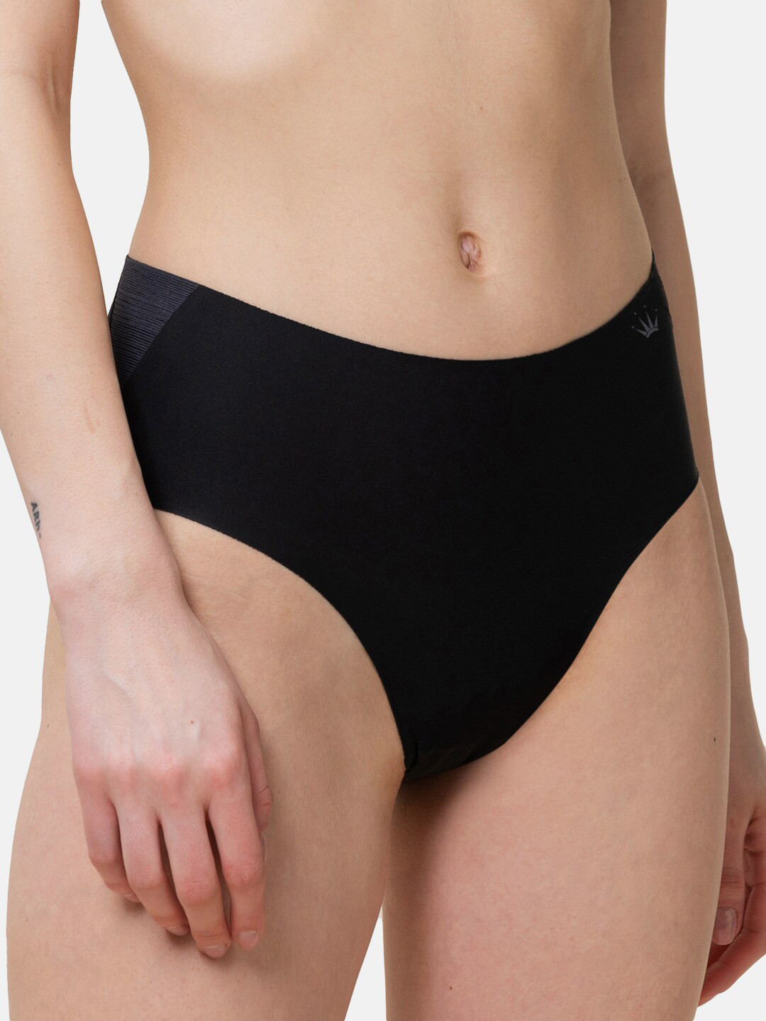 

Triumph Women Black Flex Smart Thermo-Regulating High Waist No Vpl Seamless Brief
