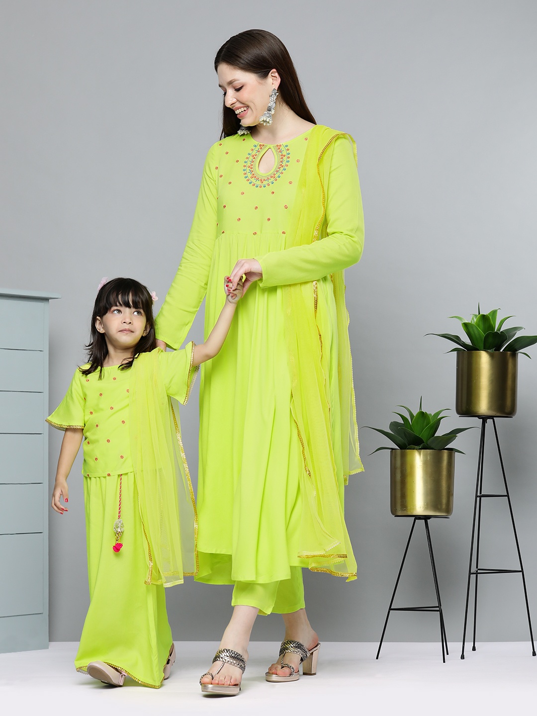

HERE&NOW Women Ethnic Motifs Viscose Rayon New Neckline Kurta Set, Fluorescent green