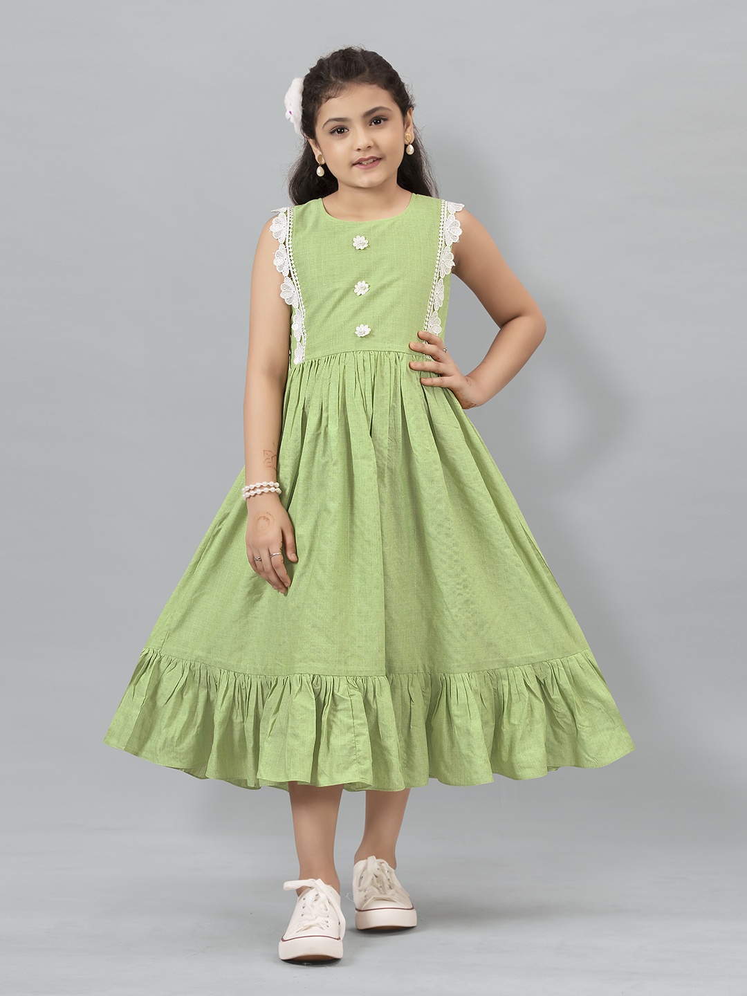 

FASHION DREAM Green Solid Midi Dress