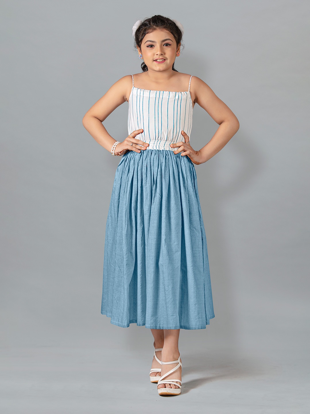 

FASHION DREAM Blue Striped Midi Dress