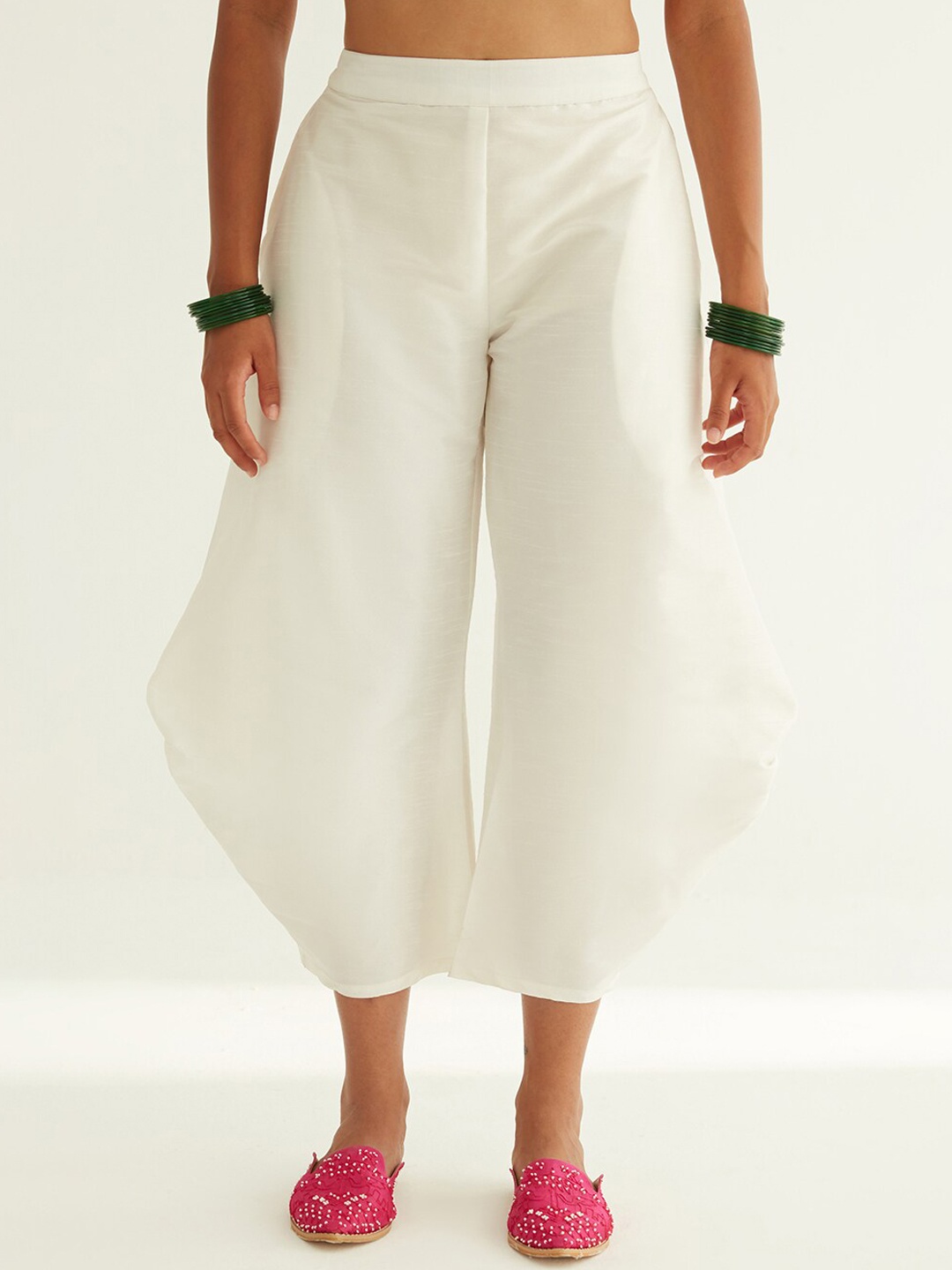

Abhishti Women Curved Hem Relaxed Fit Culottes Trousers, Off white