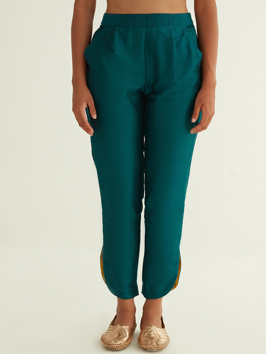 

Abhishti Women Black Relaxed Trousers