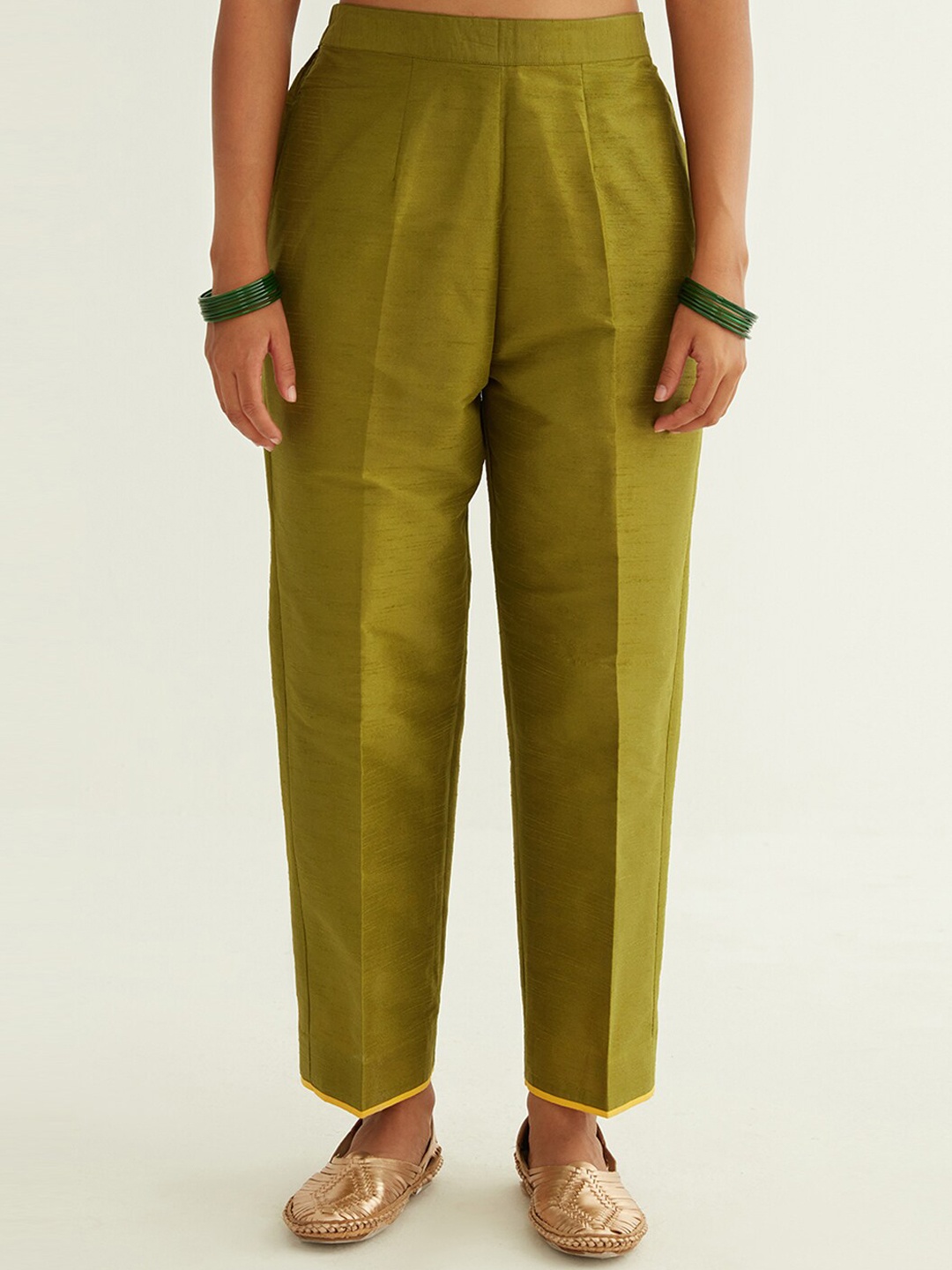 

Abhishti Women Green Relaxed Pleated Trouser