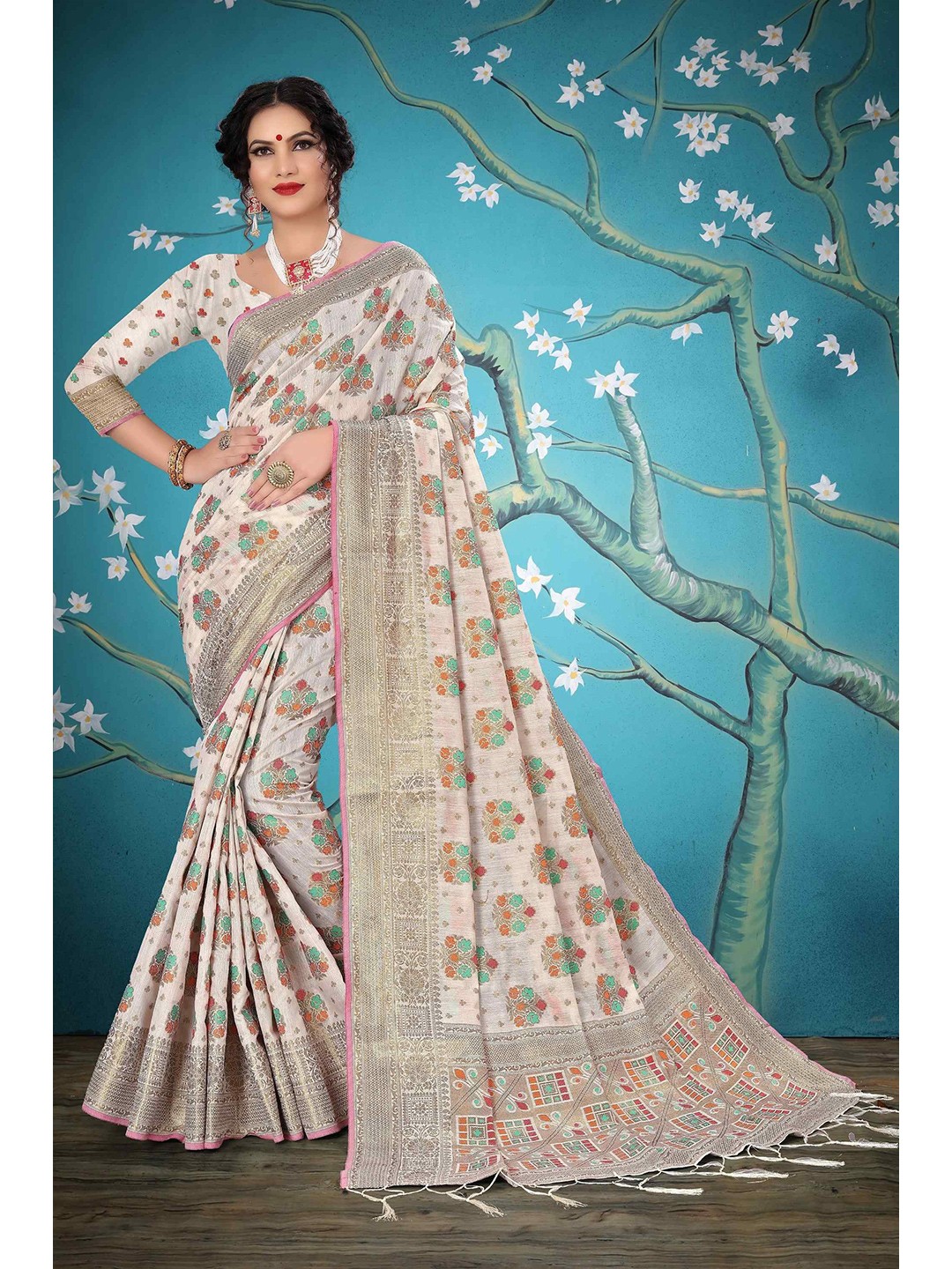 

Mizzific White & Gold-Toned Floral Zari Pure Cotton Chanderi Saree