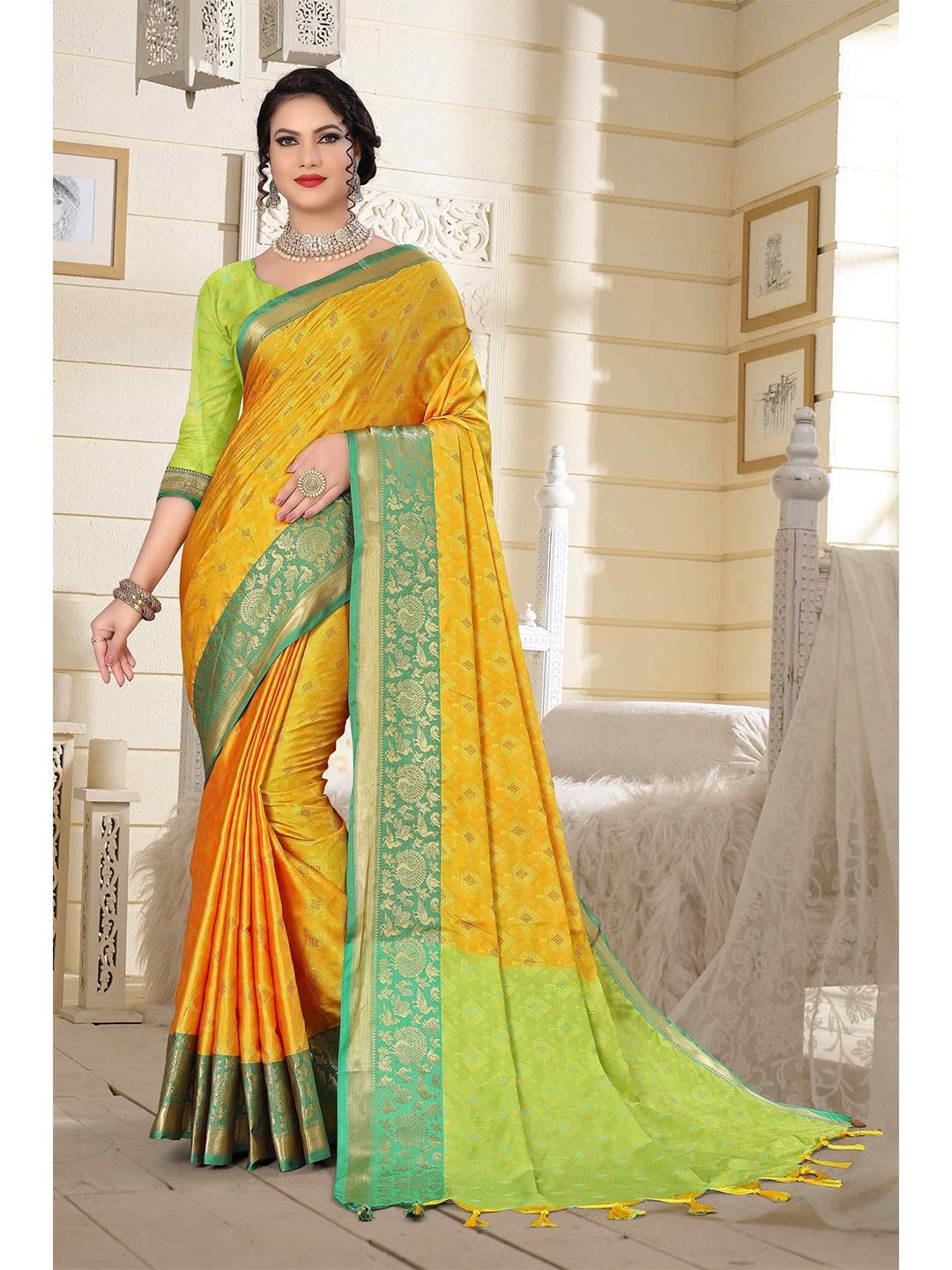 

Mizzific Green & Gold-Toned Woven Design Zari Silk Cotton Kanjeevaram Saree