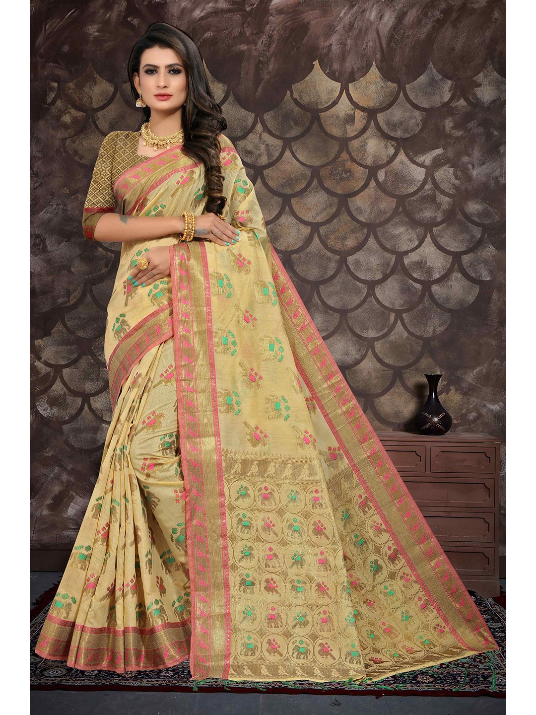 

Mizzific Cream-Coloured & Pink Floral Zari Pure Cotton Chanderi Saree