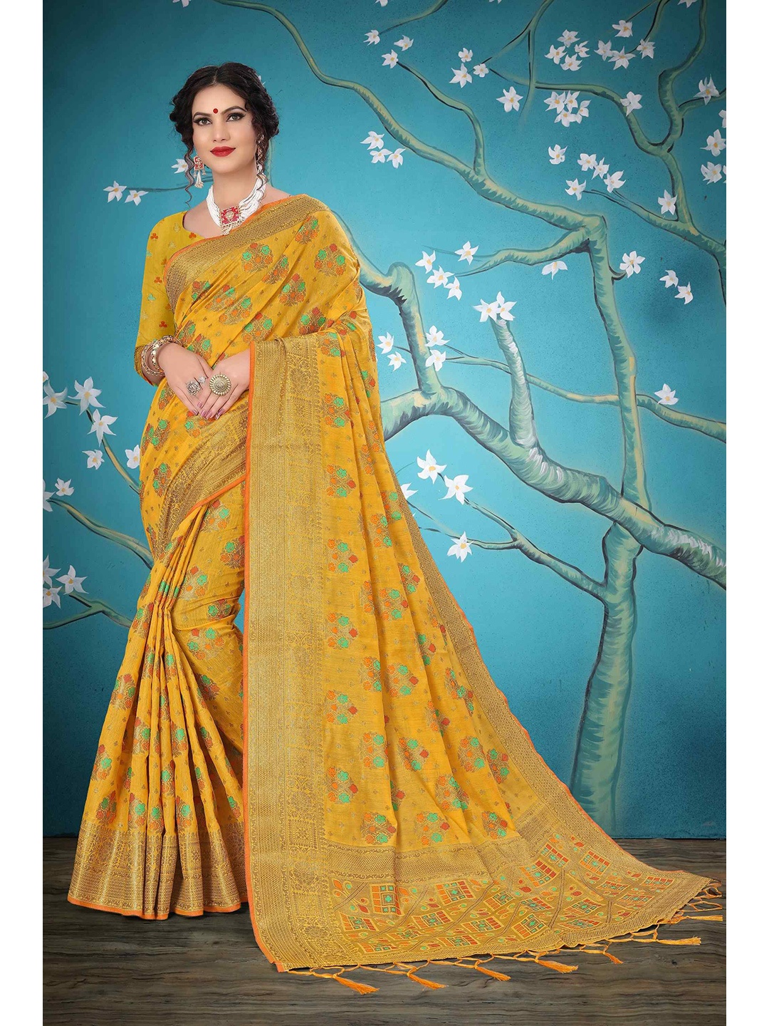 

Mizzific Yellow & Green Floral Zari Pure Cotton Chanderi Saree